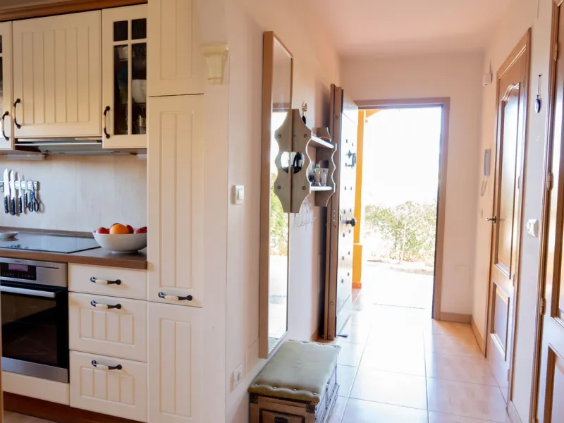 Discover your new home in this charming semi-detached villa! This property has 3 spacious bedrooms and 3 bathrooms, perfect for enjoying the comfort and space you've always wanted. The house offers a cosy private garden where you can relax and enjoy the o