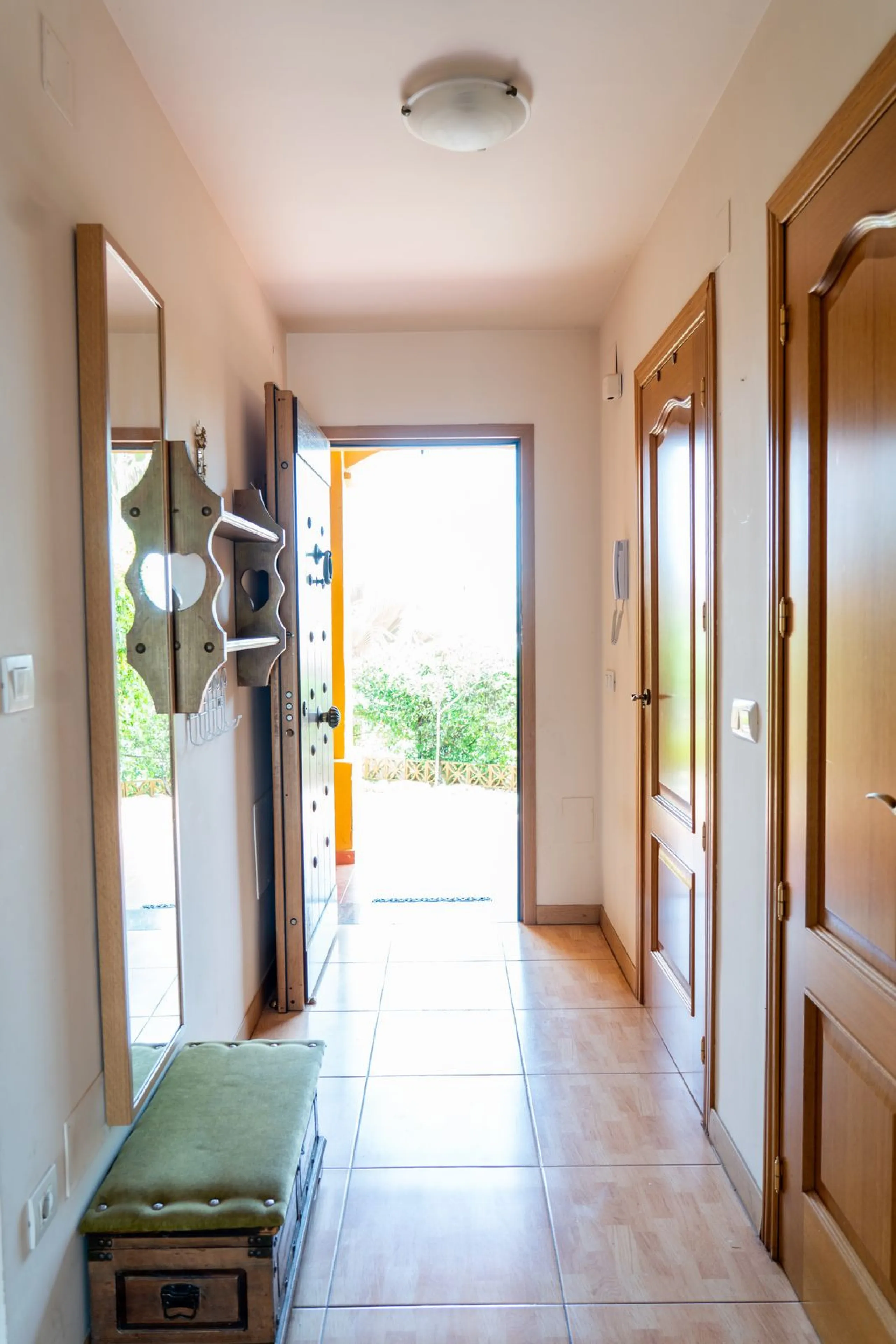 Discover your new home in this charming semi-detached villa! This property has 3 spacious bedrooms and 3 bathrooms, perfect for enjoying the comfort and space you've always wanted. The house offers a cosy private garden where you can relax and enjoy the o