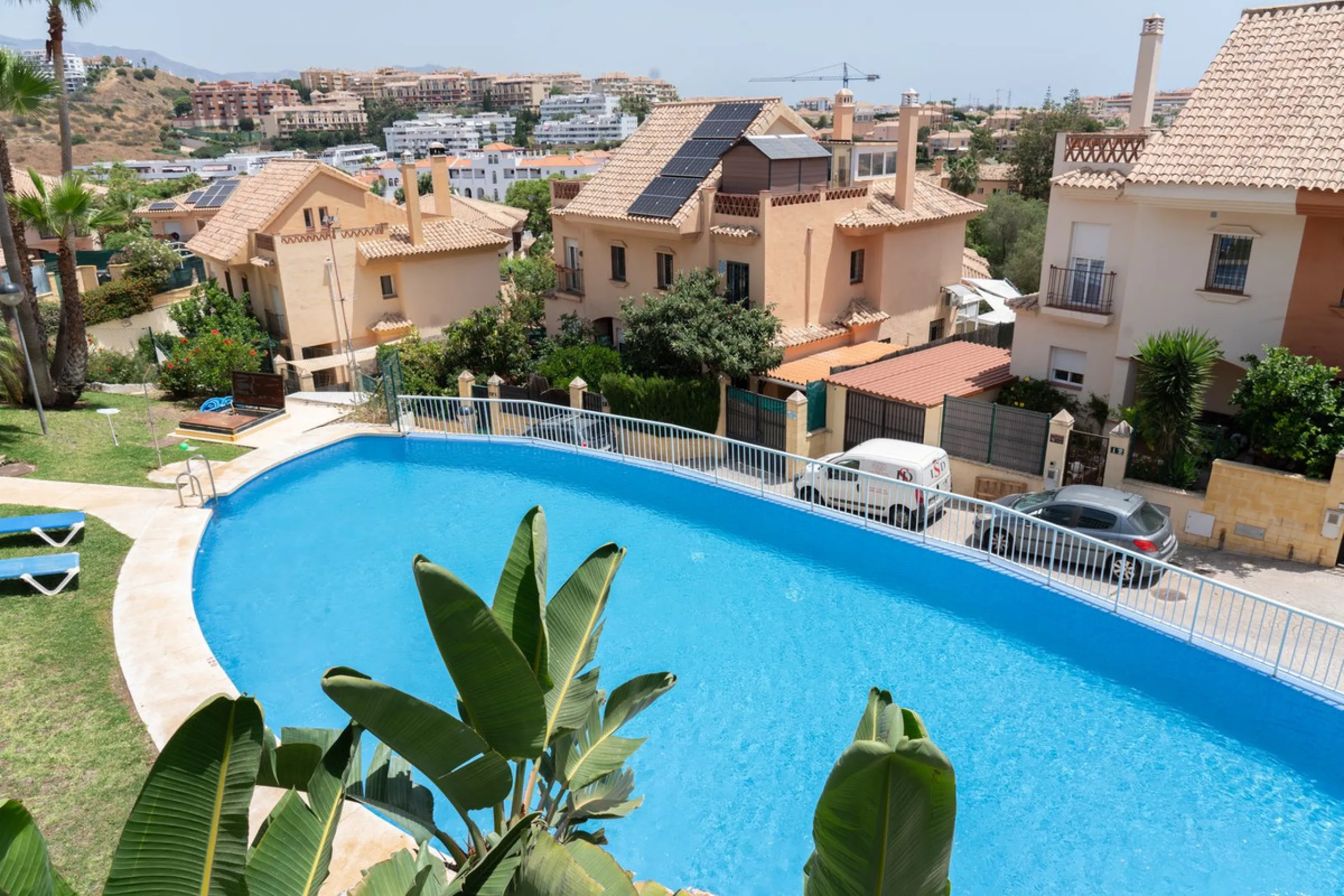 Discover your new home in this charming semi-detached villa! This property has 3 spacious bedrooms and 3 bathrooms, perfect for enjoying the comfort and space you've always wanted. The house offers a cosy private garden where you can relax and enjoy the o