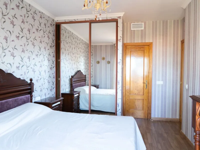 Discover your new home in this charming semi-detached villa! This property has 3 spacious bedrooms and 3 bathrooms, perfect for enjoying the comfort and space you've always wanted. The house offers a cosy private garden where you can relax and enjoy the o