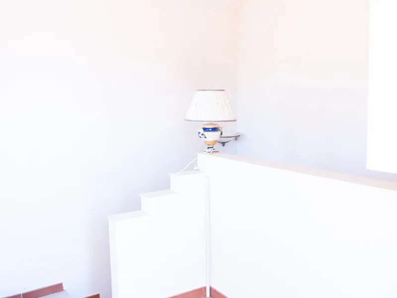 Discover your new home in this charming semi-detached villa! This property has 3 spacious bedrooms and 3 bathrooms, perfect for enjoying the comfort and space you've always wanted. The house offers a cosy private garden where you can relax and enjoy the o