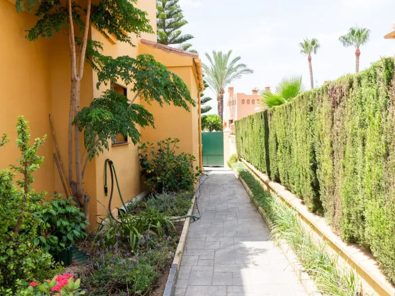 Discover your new home in this charming semi-detached villa! This property has 3 spacious bedrooms and 3 bathrooms, perfect for enjoying the comfort and space you've always wanted. The house offers a cosy private garden where you can relax and enjoy the o