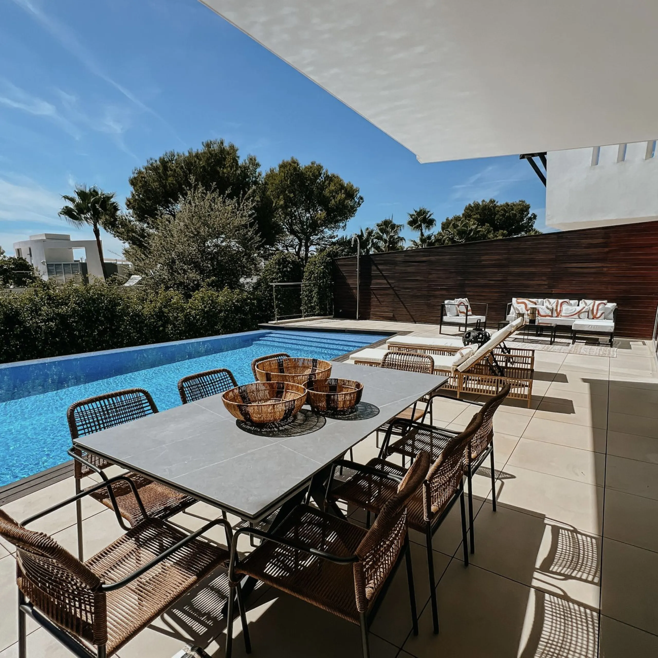 House - Townhouse в продаже в Marbella, Málaga. В доме 3 спален и 4 ванных комнат. Площадь дома 480 м²