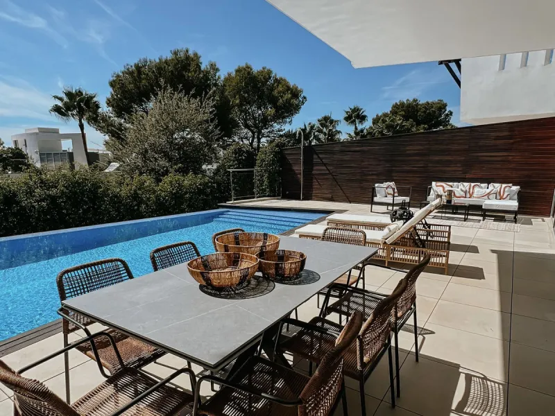 House - Townhouse в продаже в Marbella, Málaga. В доме 3 спален и 4 ванных комнат. Площадь дома 480 м²