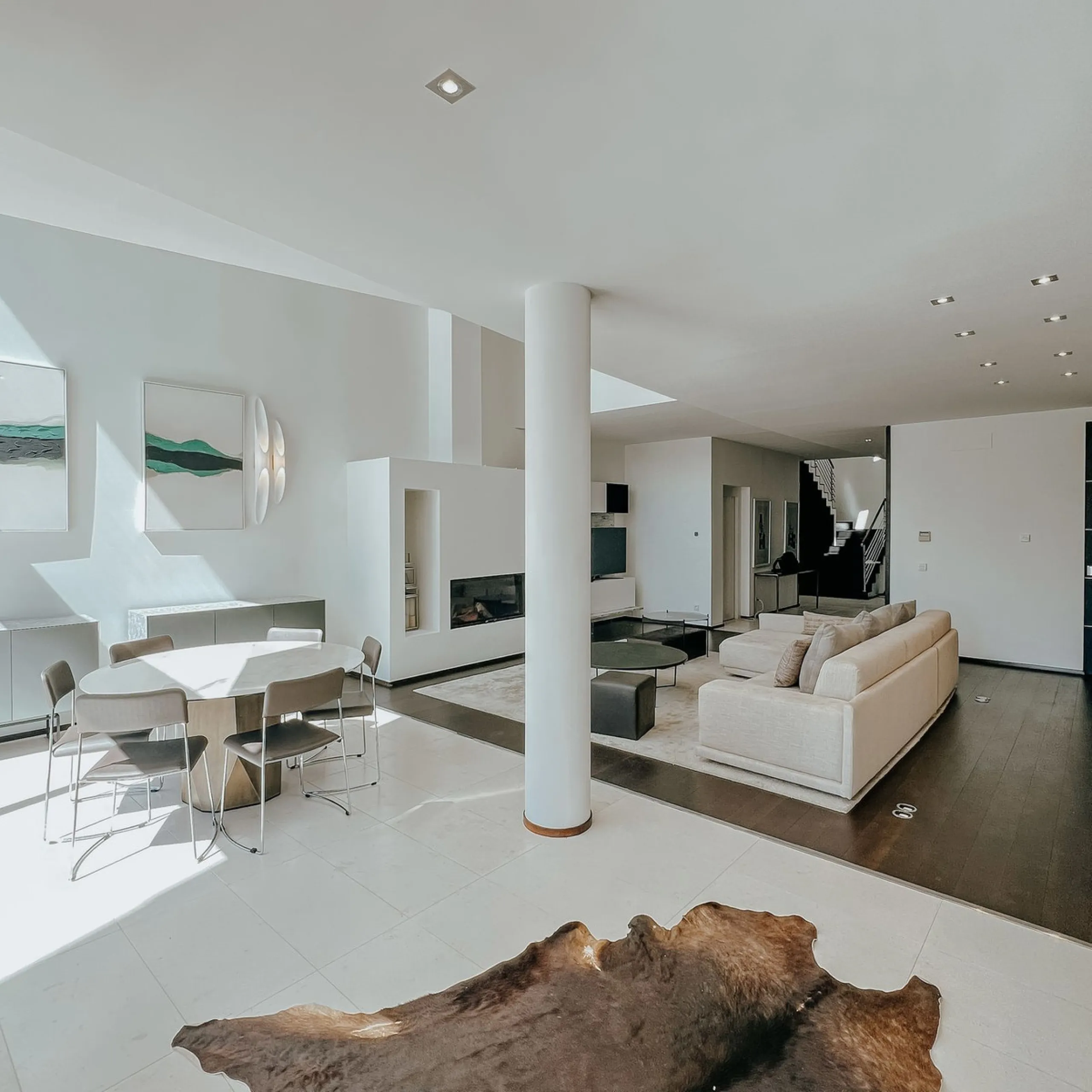 House - Townhouse в продаже в Marbella, Málaga. В доме 3 спален и 4 ванных комнат. Площадь дома 480 м²