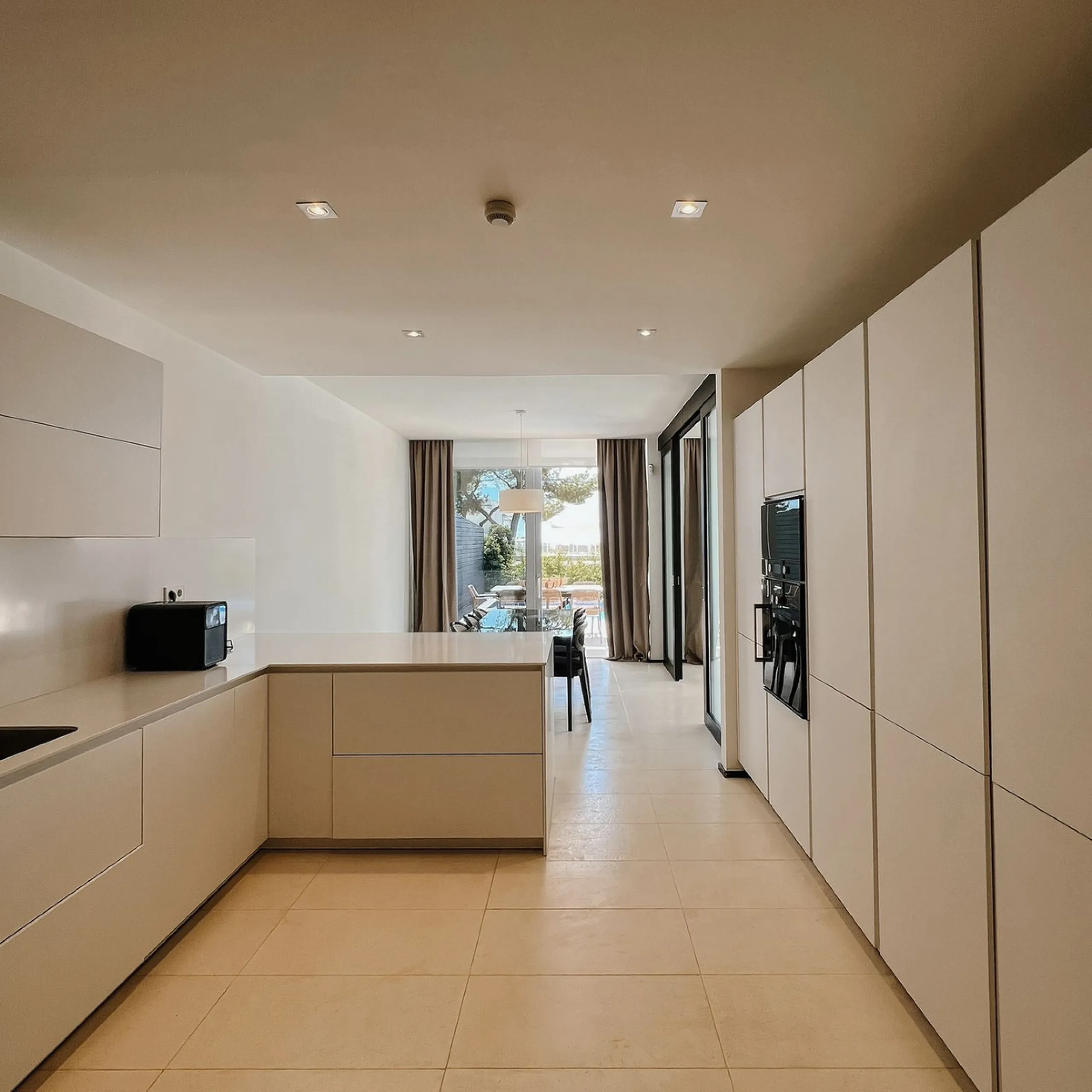 House - Townhouse в продаже в Marbella, Málaga. В доме 3 спален и 4 ванных комнат. Площадь дома 480 м²