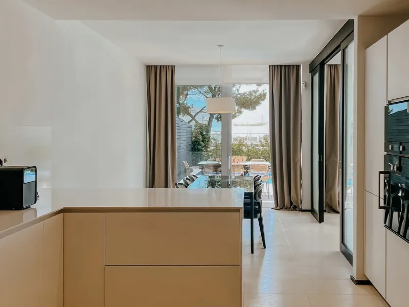 House - Townhouse в продаже в Marbella, Málaga. В доме 3 спален и 4 ванных комнат. Площадь дома 480 м²
