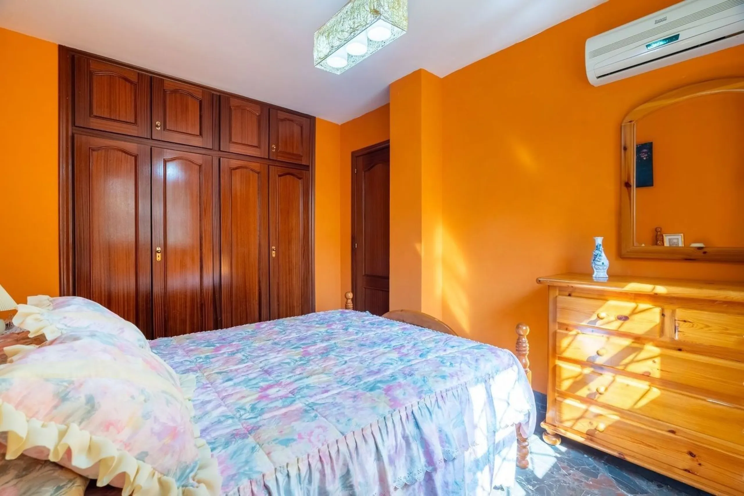 Ground-floor beachfront apartment with pool and parking in Calafell