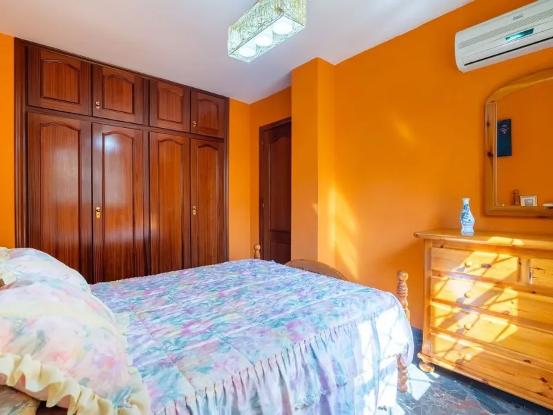 Ground-floor beachfront apartment with pool and parking in Calafell
