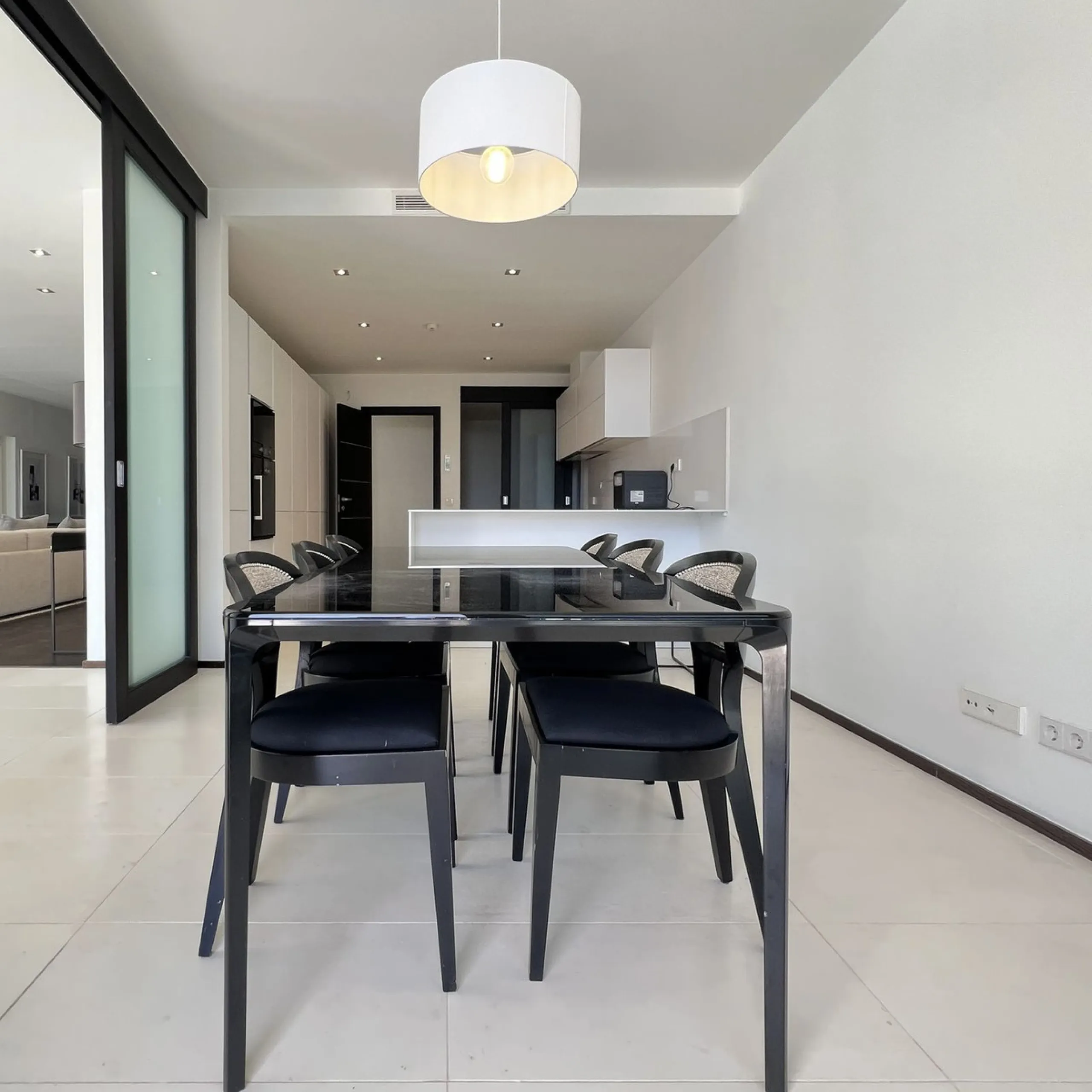 House - Townhouse в продаже в Marbella, Málaga. В доме 3 спален и 4 ванных комнат. Площадь дома 480 м²