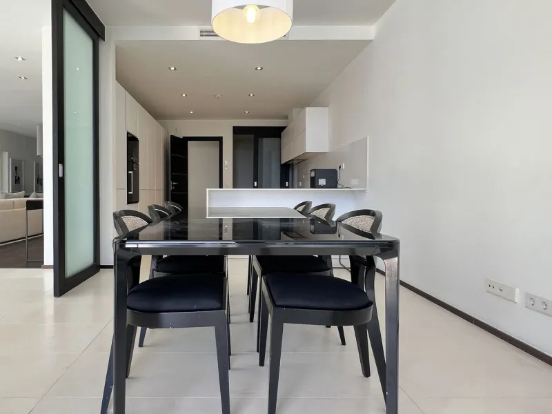 House - Townhouse в продаже в Marbella, Málaga. В доме 3 спален и 4 ванных комнат. Площадь дома 480 м²