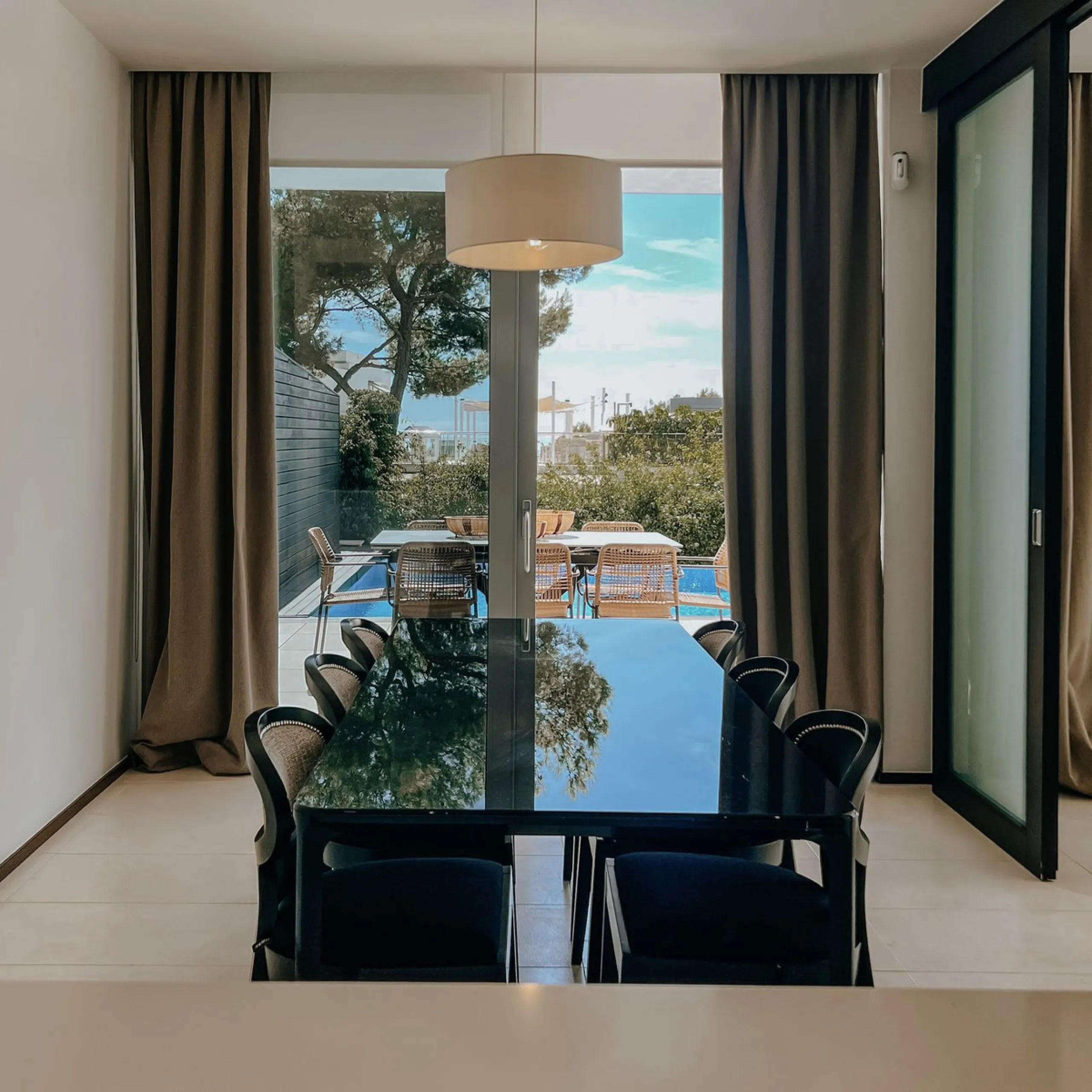 House - Townhouse в продаже в Marbella, Málaga. В доме 3 спален и 4 ванных комнат. Площадь дома 480 м²