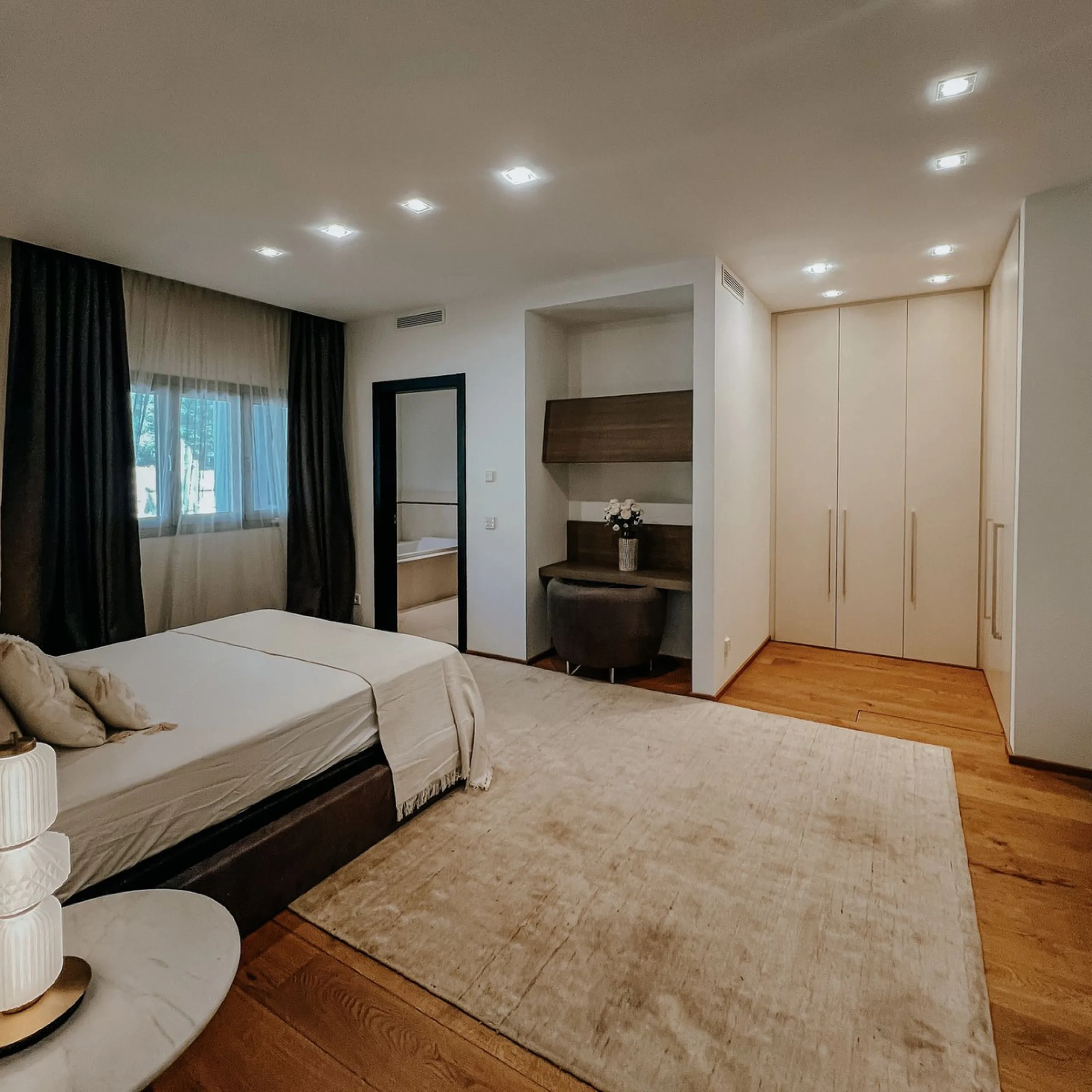 House - Townhouse в продаже в Marbella, Málaga. В доме 3 спален и 4 ванных комнат. Площадь дома 480 м²