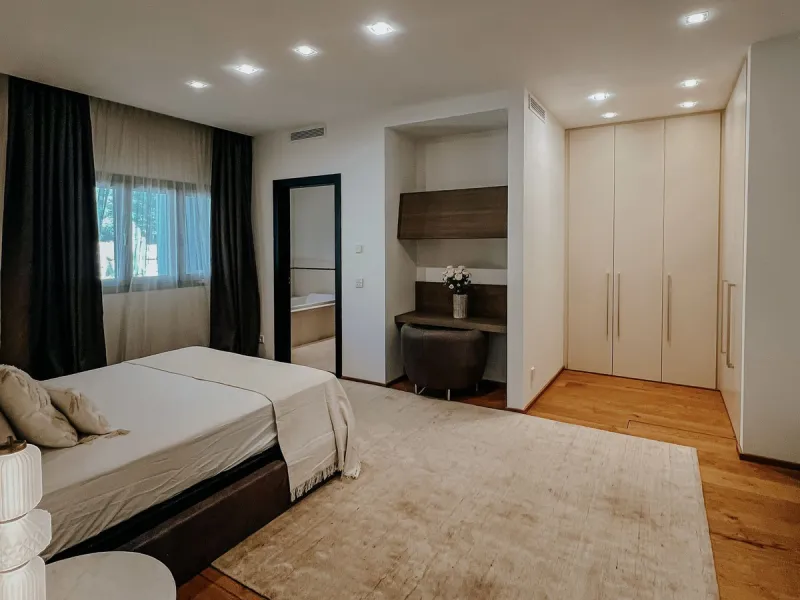 House - Townhouse в продаже в Marbella, Málaga. В доме 3 спален и 4 ванных комнат. Площадь дома 480 м²