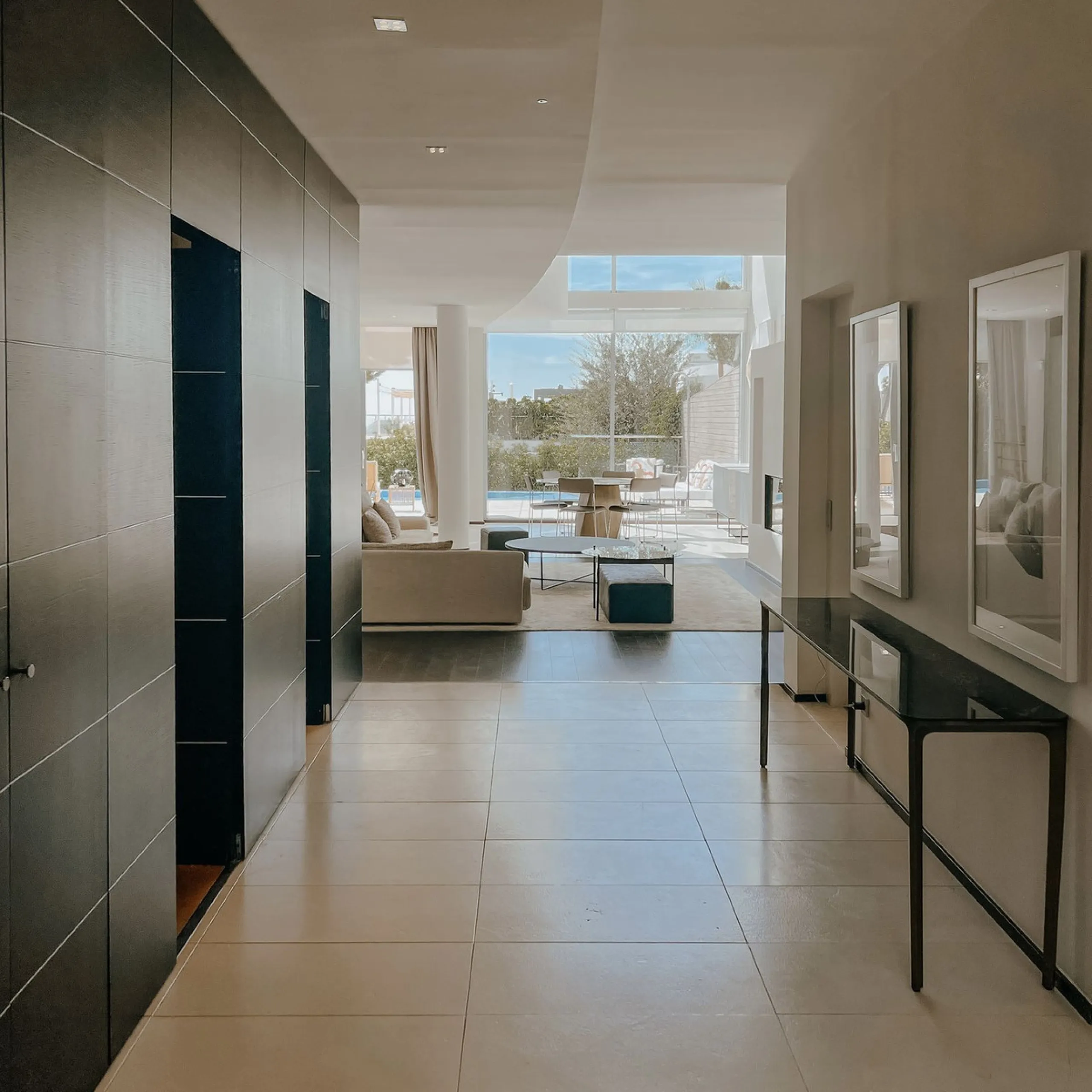 House - Townhouse в продаже в Marbella, Málaga. В доме 3 спален и 4 ванных комнат. Площадь дома 480 м²