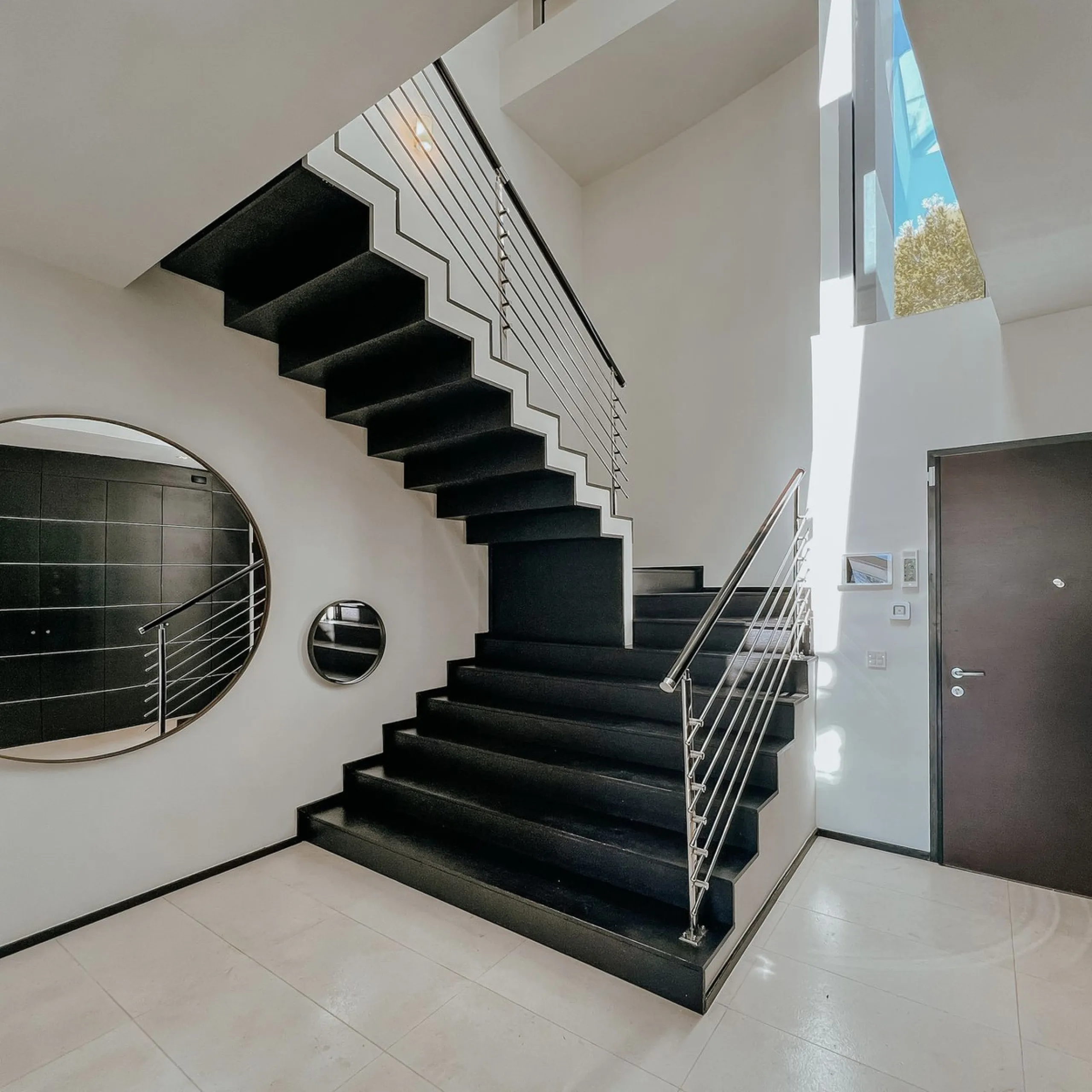 House - Townhouse в продаже в Marbella, Málaga. В доме 3 спален и 4 ванных комнат. Площадь дома 480 м²