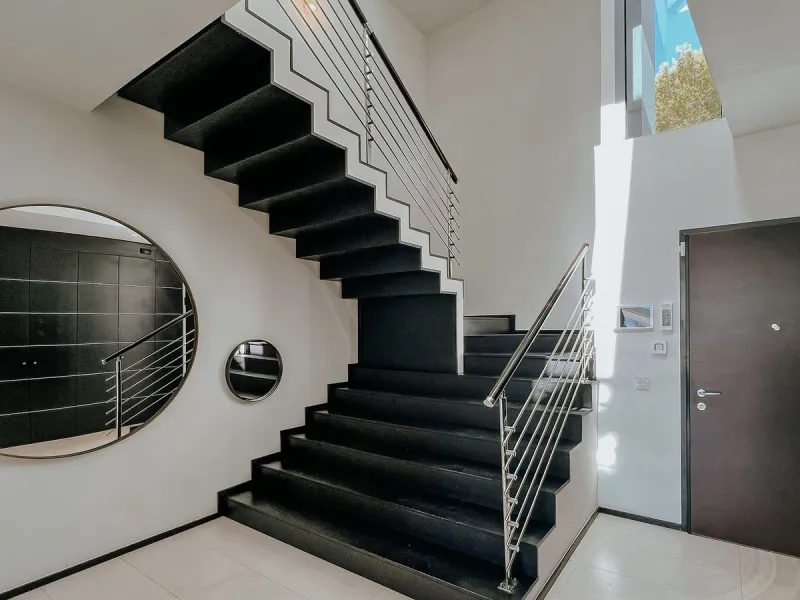 House - Townhouse в продаже в Marbella, Málaga. В доме 3 спален и 4 ванных комнат. Площадь дома 480 м²
