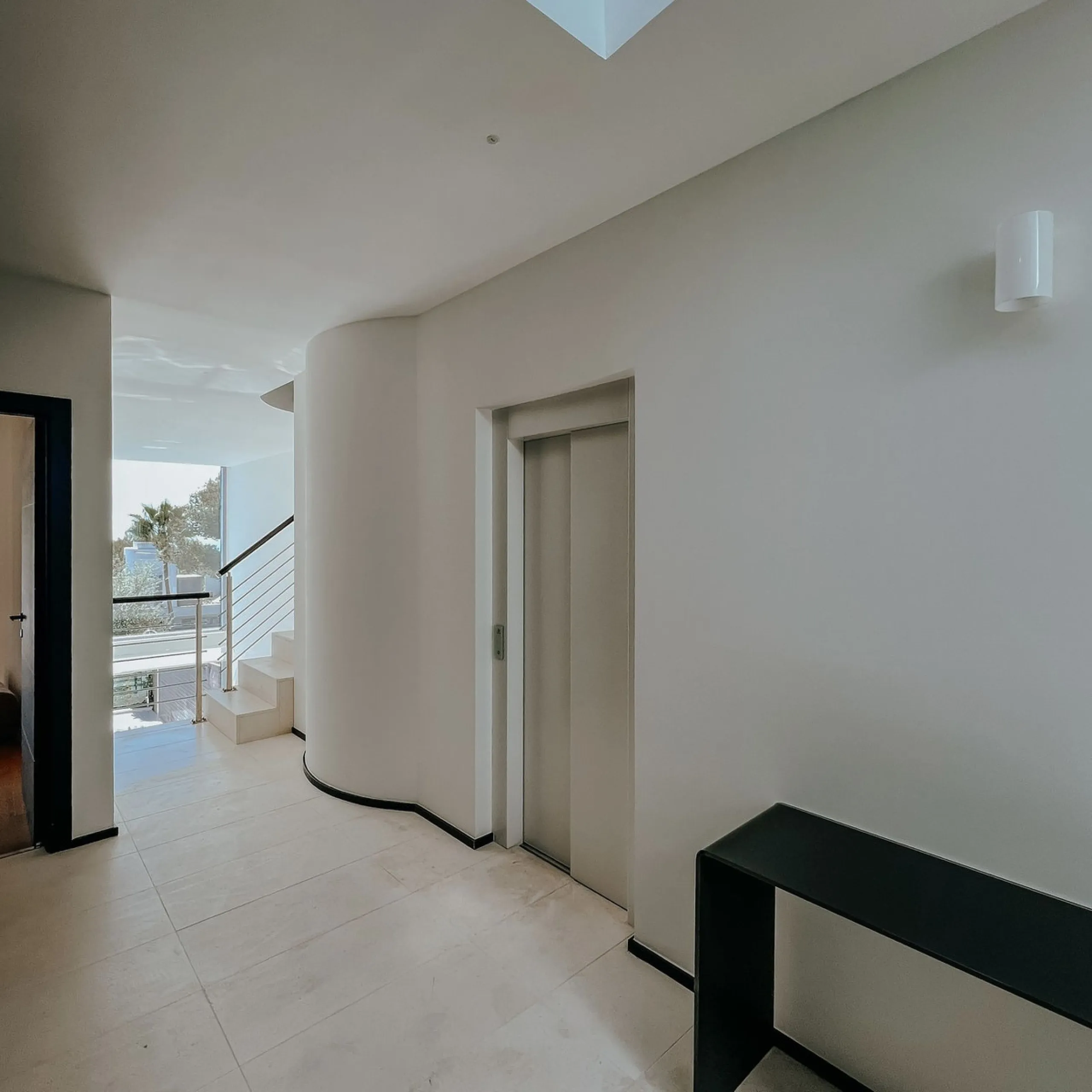 House - Townhouse в продаже в Marbella, Málaga. В доме 3 спален и 4 ванных комнат. Площадь дома 480 м²