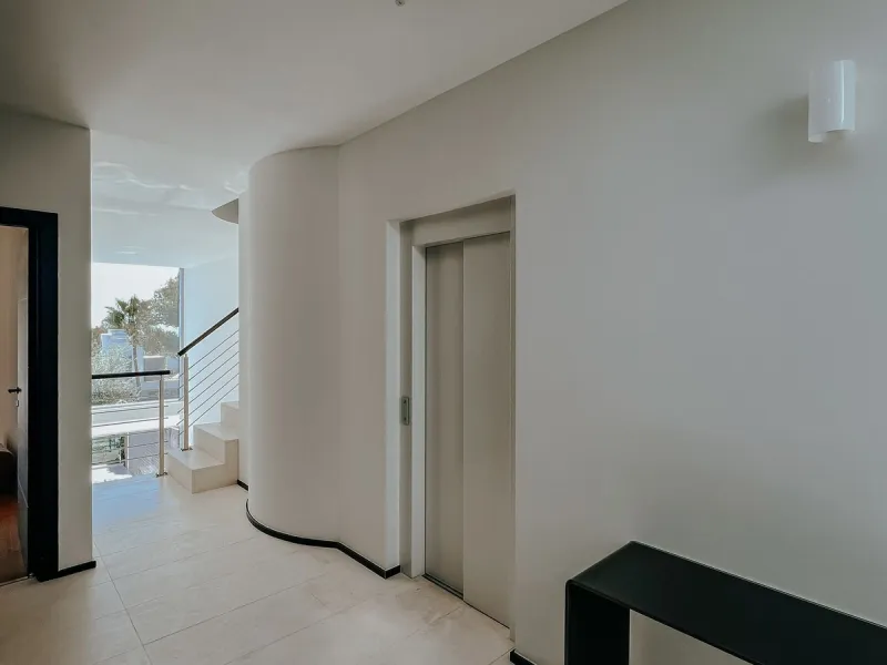 House - Townhouse в продаже в Marbella, Málaga. В доме 3 спален и 4 ванных комнат. Площадь дома 480 м²