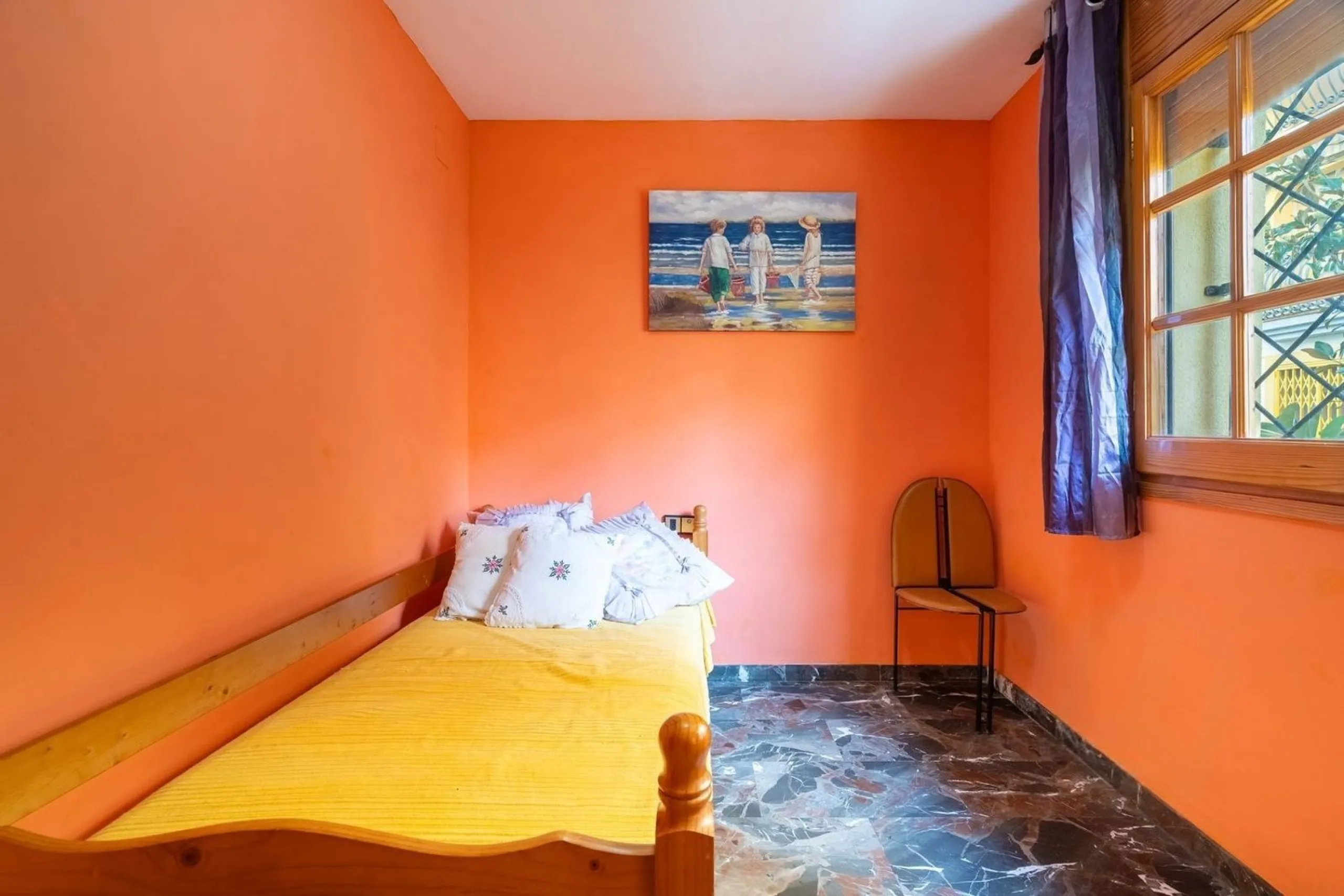Ground-floor beachfront apartment with pool and parking in Calafell