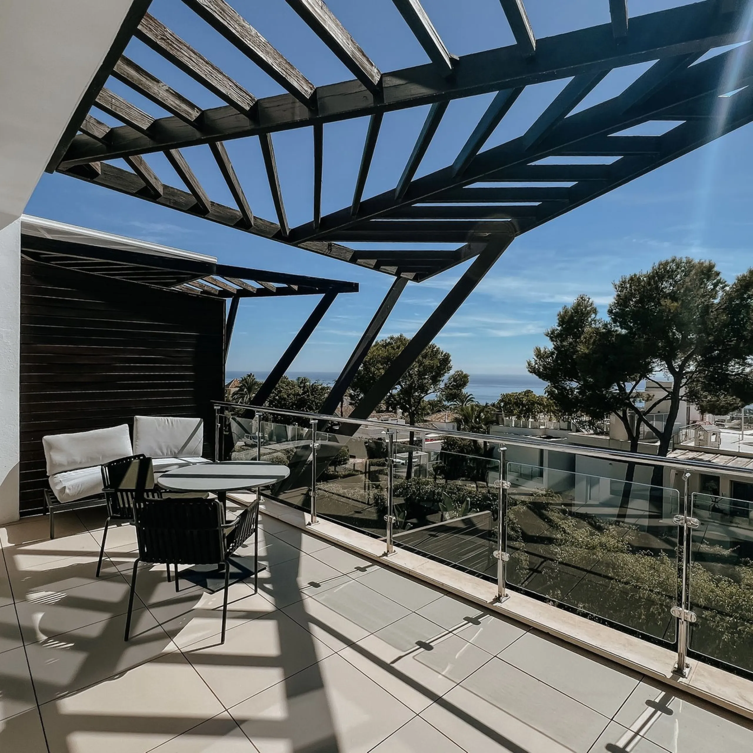 House - Townhouse в продаже в Marbella, Málaga. В доме 3 спален и 4 ванных комнат. Площадь дома 480 м²