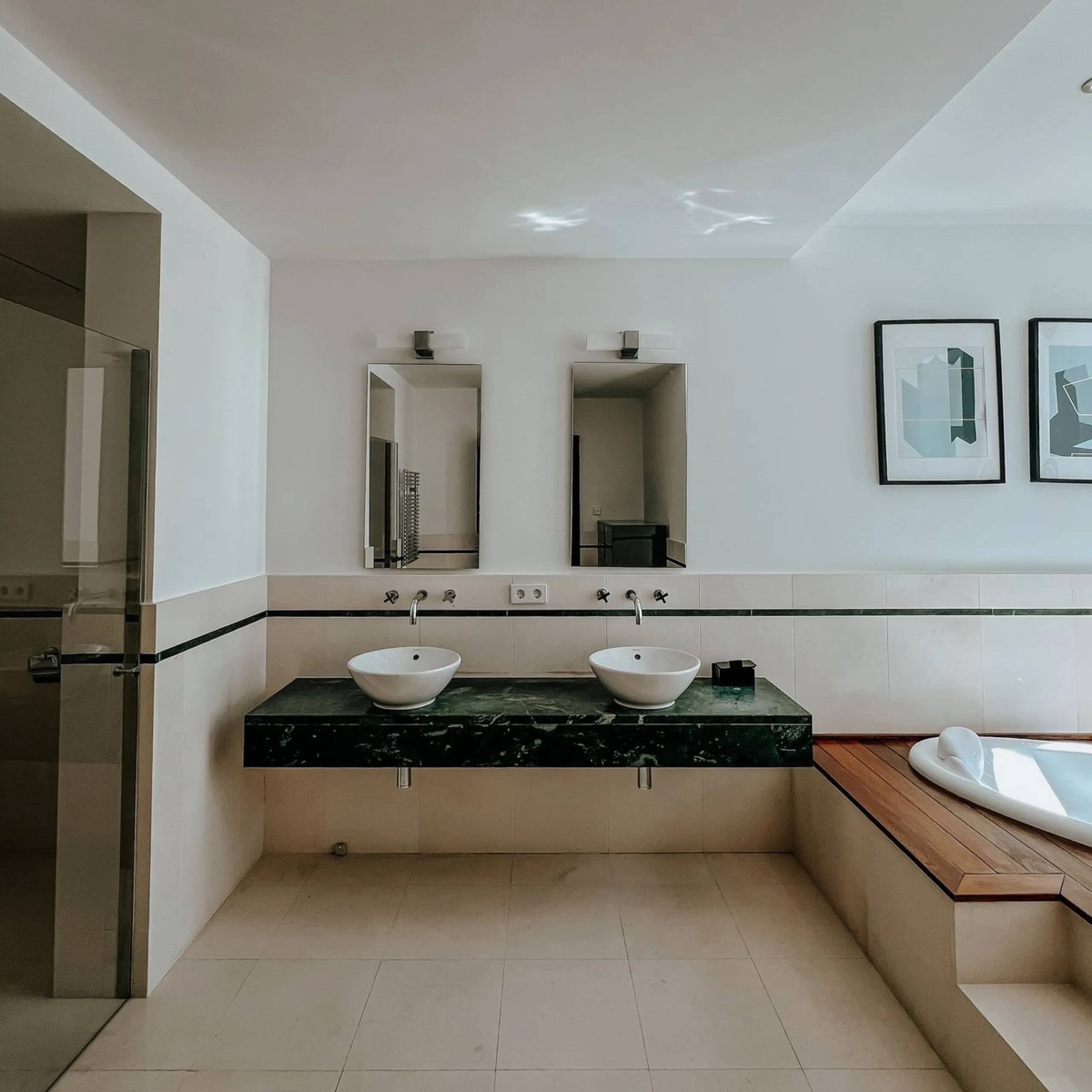 House - Townhouse в продаже в Marbella, Málaga. В доме 3 спален и 4 ванных комнат. Площадь дома 480 м²