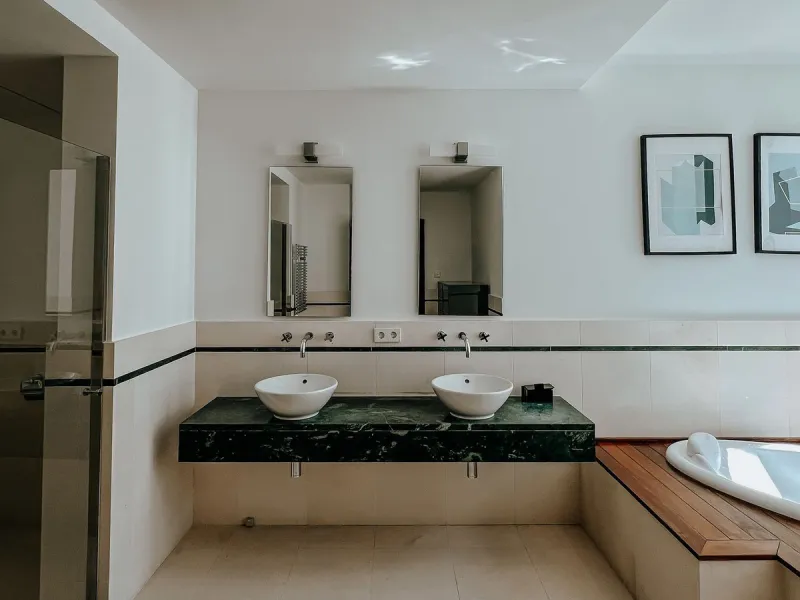 House - Townhouse в продаже в Marbella, Málaga. В доме 3 спален и 4 ванных комнат. Площадь дома 480 м²