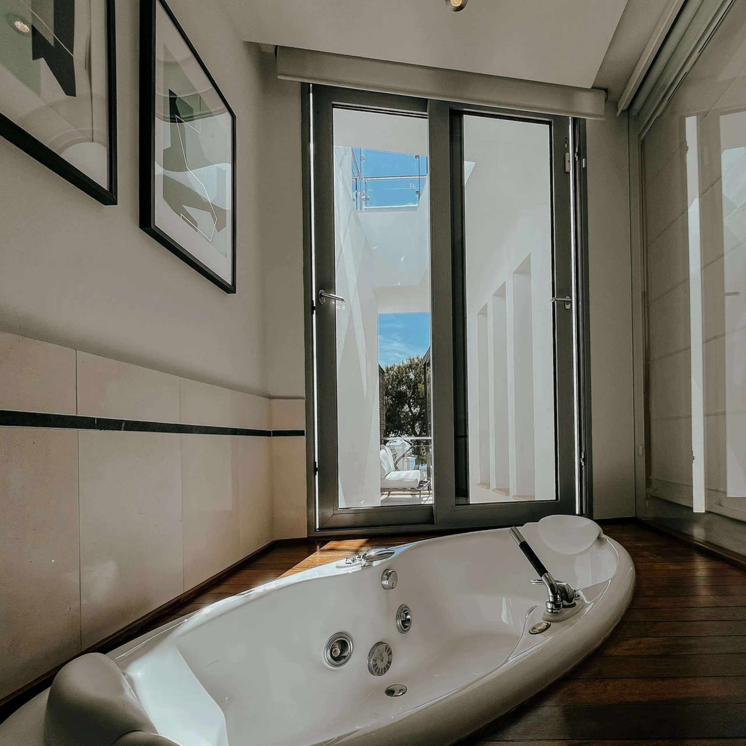 House - Townhouse в продаже в Marbella, Málaga. В доме 3 спален и 4 ванных комнат. Площадь дома 480 м²