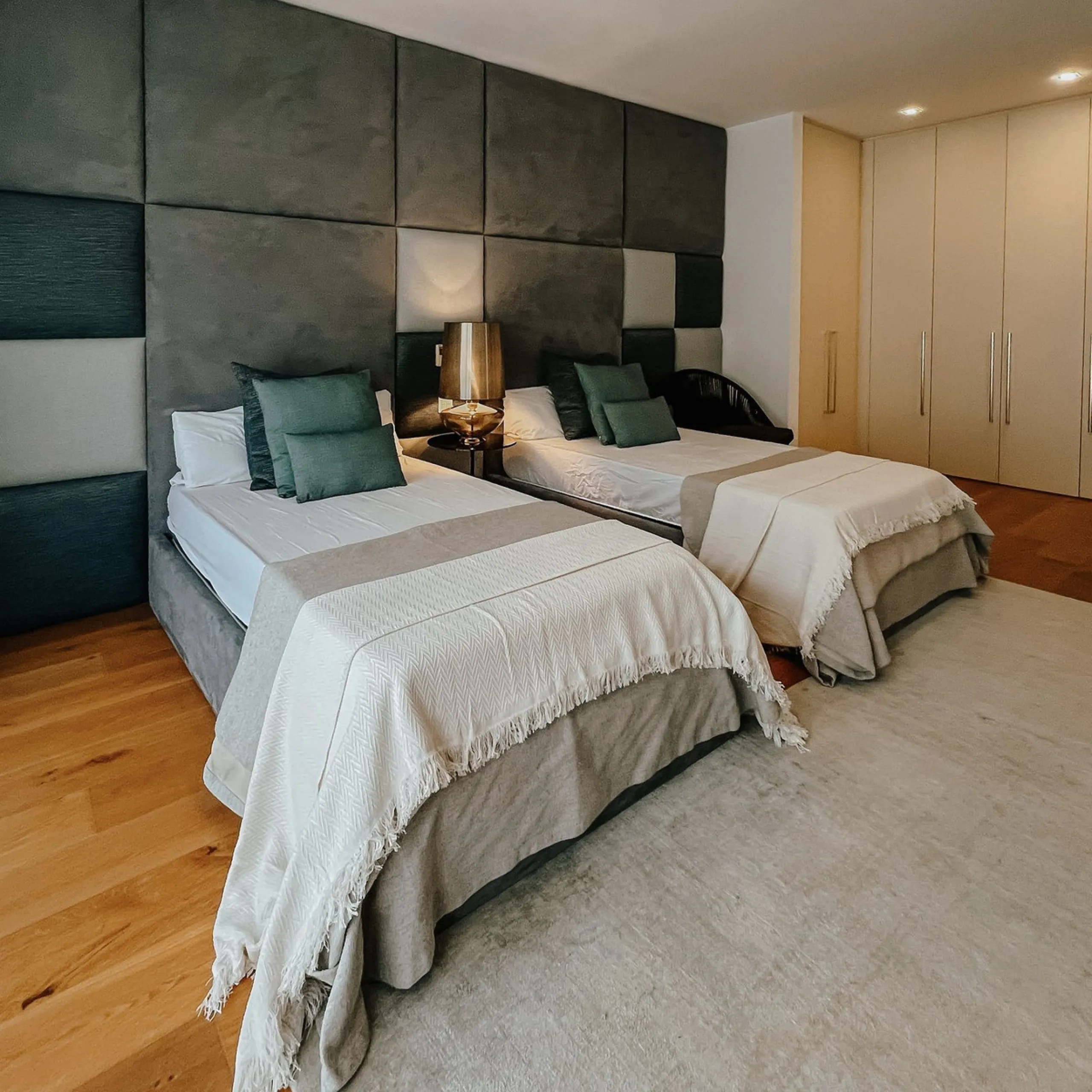 House - Townhouse в продаже в Marbella, Málaga. В доме 3 спален и 4 ванных комнат. Площадь дома 480 м²