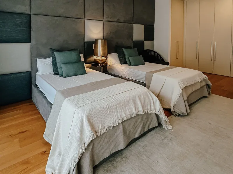 House - Townhouse в продаже в Marbella, Málaga. В доме 3 спален и 4 ванных комнат. Площадь дома 480 м²