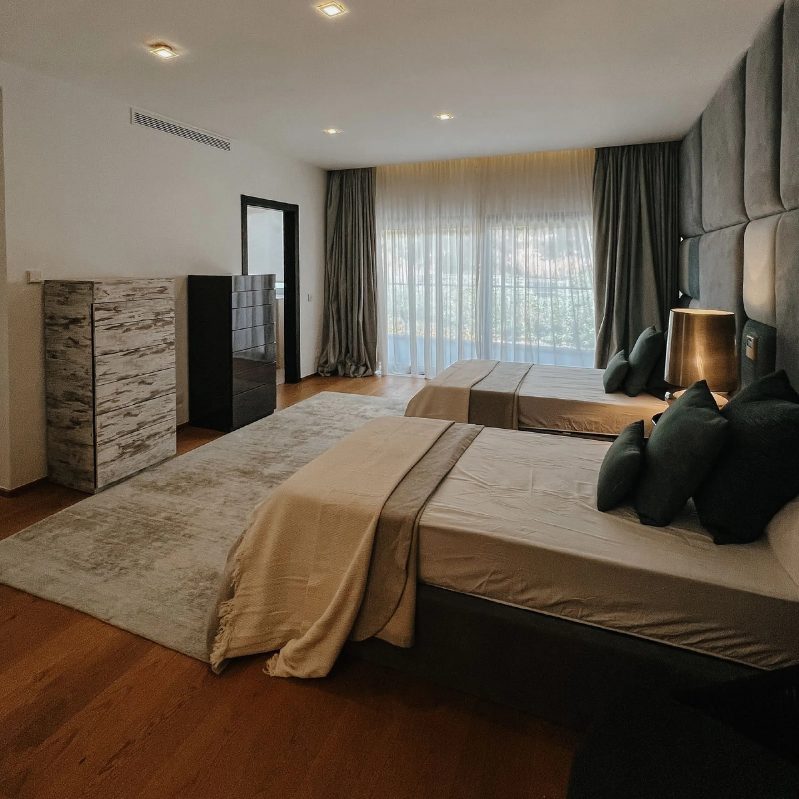 House - Townhouse в продаже в Marbella, Málaga. В доме 3 спален и 4 ванных комнат. Площадь дома 480 м²