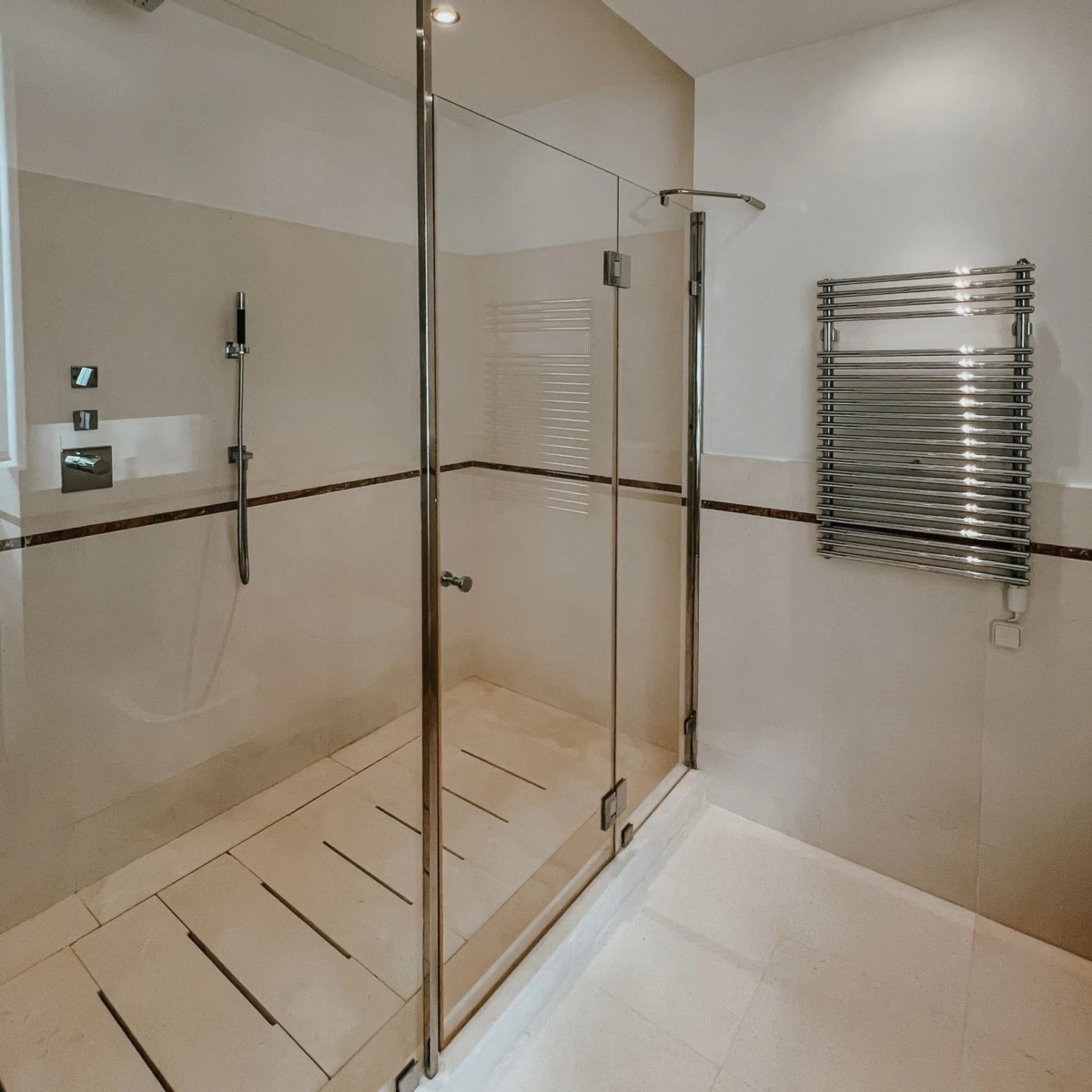 House - Townhouse в продаже в Marbella, Málaga. В доме 3 спален и 4 ванных комнат. Площадь дома 480 м²