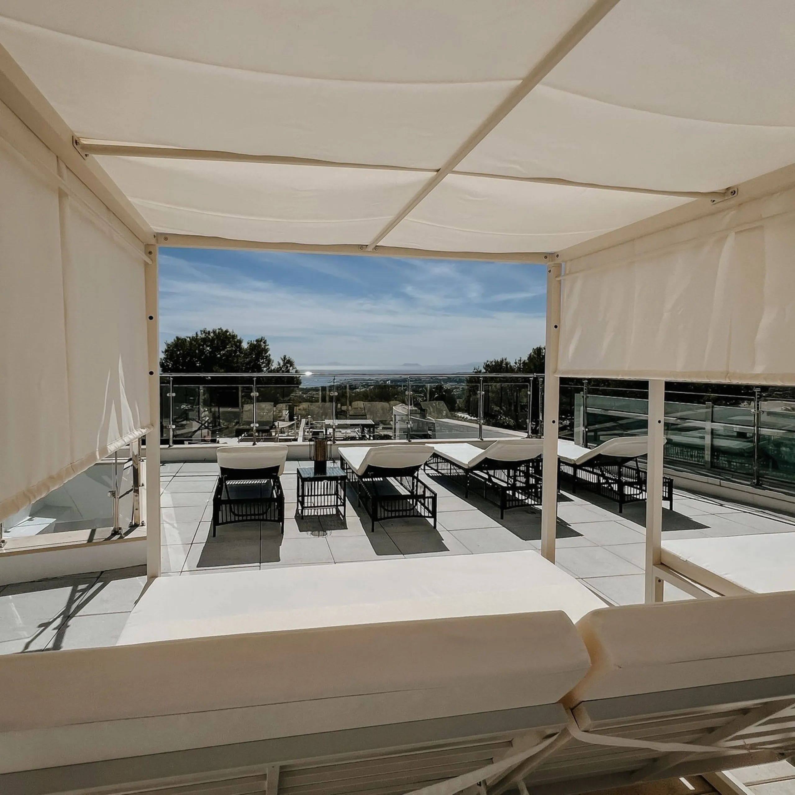 House - Townhouse в продаже в Marbella, Málaga. В доме 3 спален и 4 ванных комнат. Площадь дома 480 м²