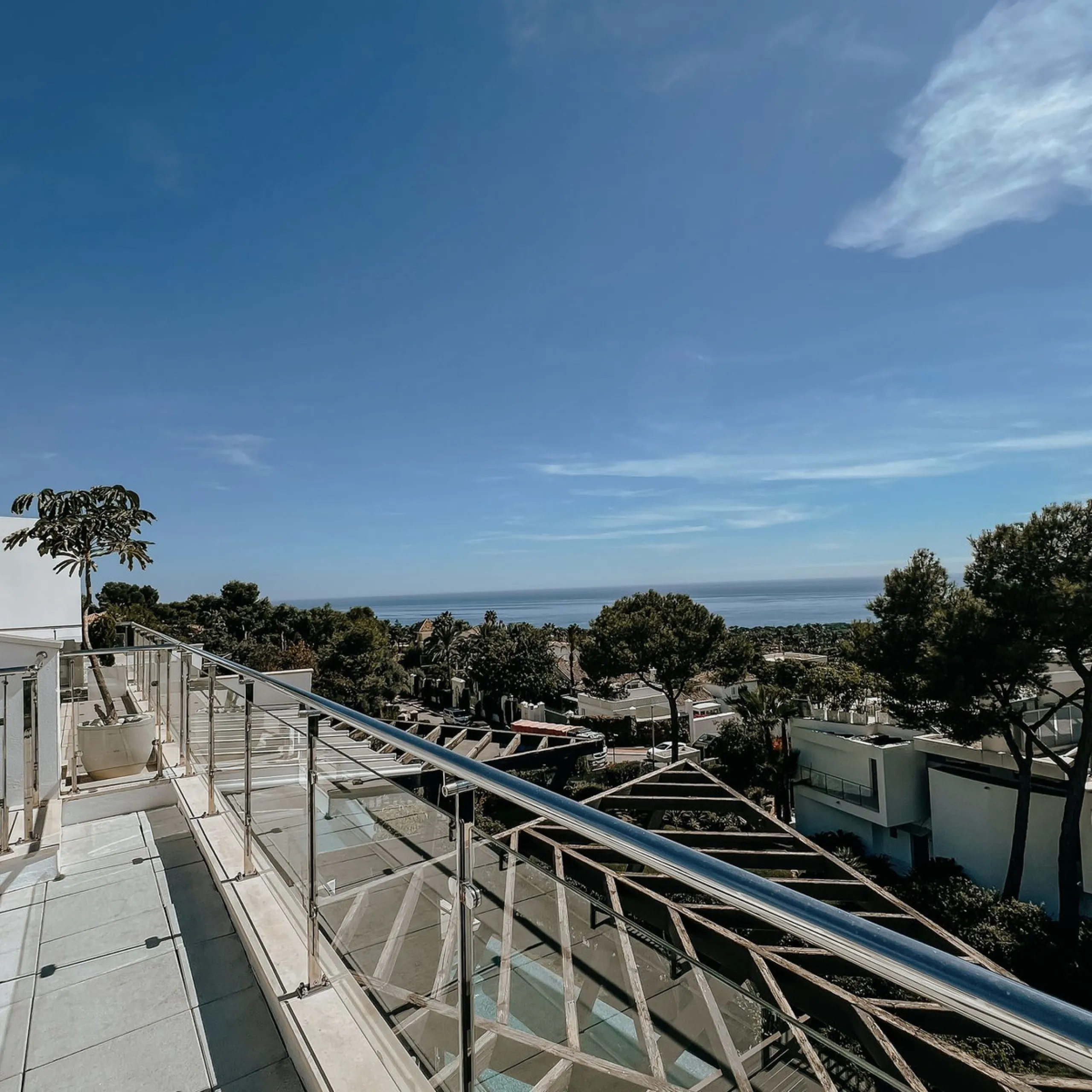 House - Townhouse в продаже в Marbella, Málaga. В доме 3 спален и 4 ванных комнат. Площадь дома 480 м²