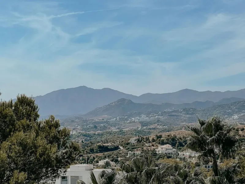 House - Townhouse в продаже в Marbella, Málaga. В доме 3 спален и 4 ванных комнат. Площадь дома 480 м²