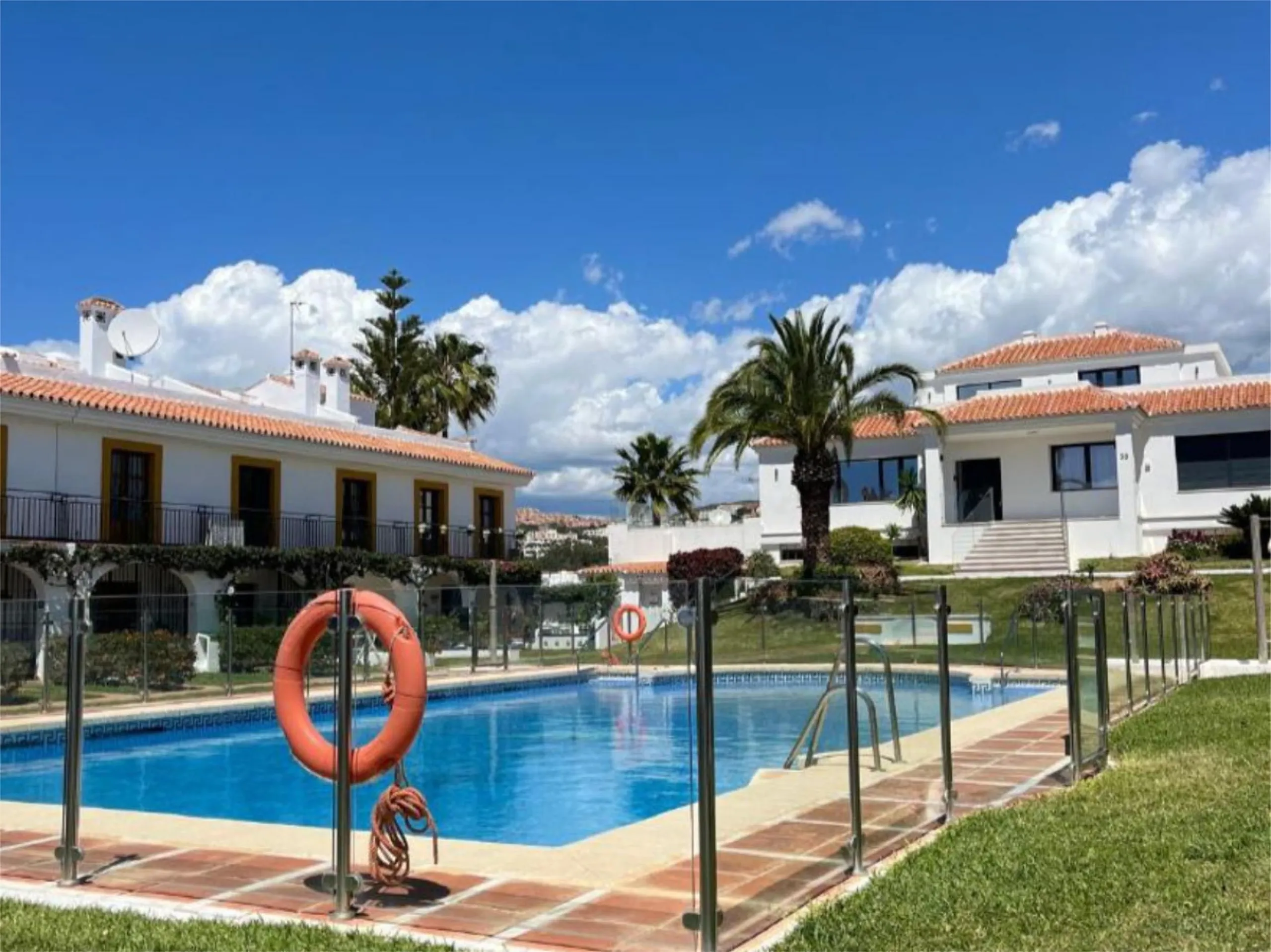 House - Townhouse в продаже в Mijas, Málaga. В доме 4 спален и 1 ванных комнат. Площадь дома 125 м²