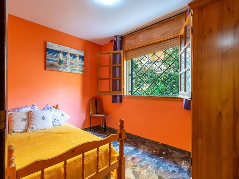 Ground-floor beachfront apartment with pool and parking in Calafell