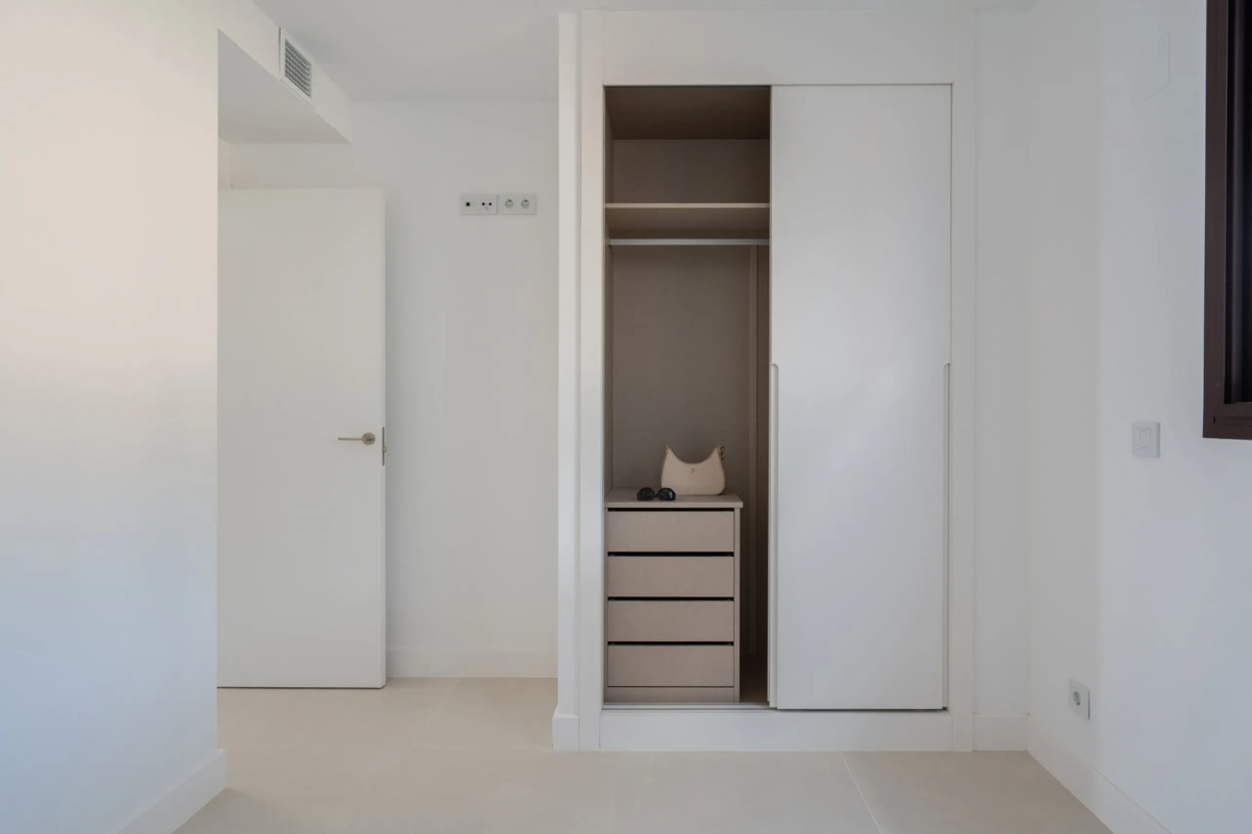 Apartment - Middle Floor Apartment в продаже в Fuengirola, Málaga. В доме 2 спален и 2 ванных комнат. Площадь дома 83 м²