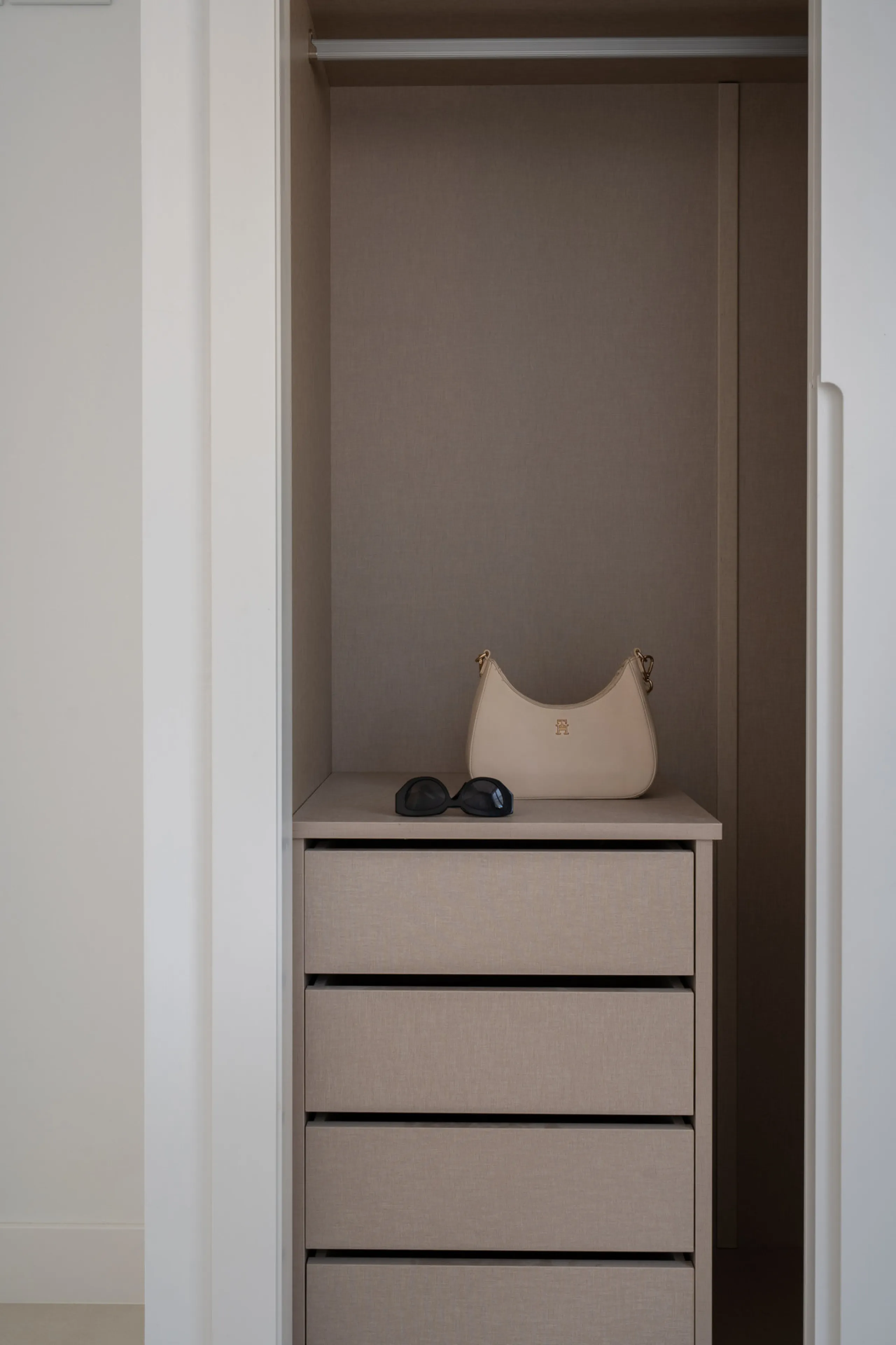 Apartment - Middle Floor Apartment в продаже в Fuengirola, Málaga. В доме 2 спален и 2 ванных комнат. Площадь дома 83 м²