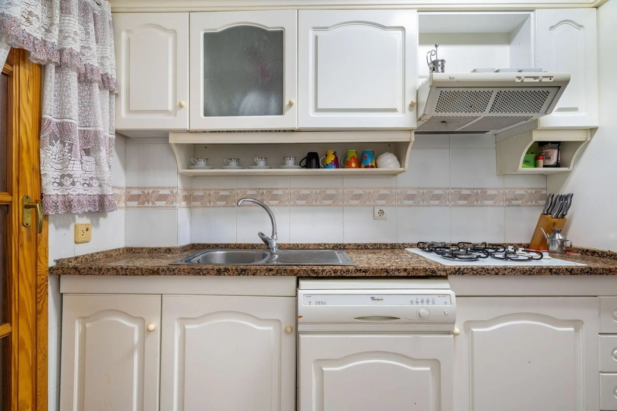 Ground-floor beachfront apartment with pool and parking in Calafell