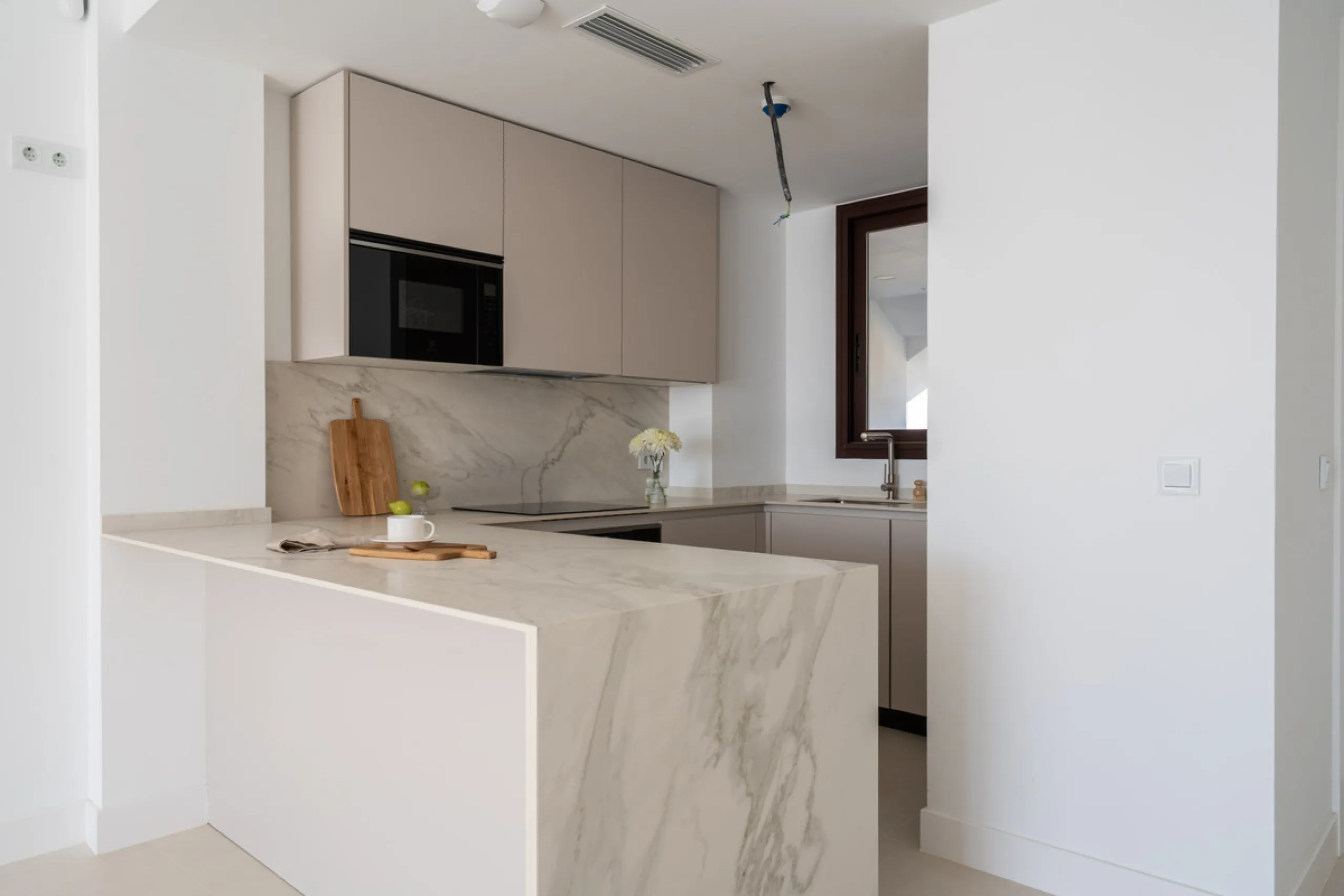 Apartment - Middle Floor Apartment в продаже в Fuengirola, Málaga. В доме 2 спален и 2 ванных комнат. Площадь дома 83 м²