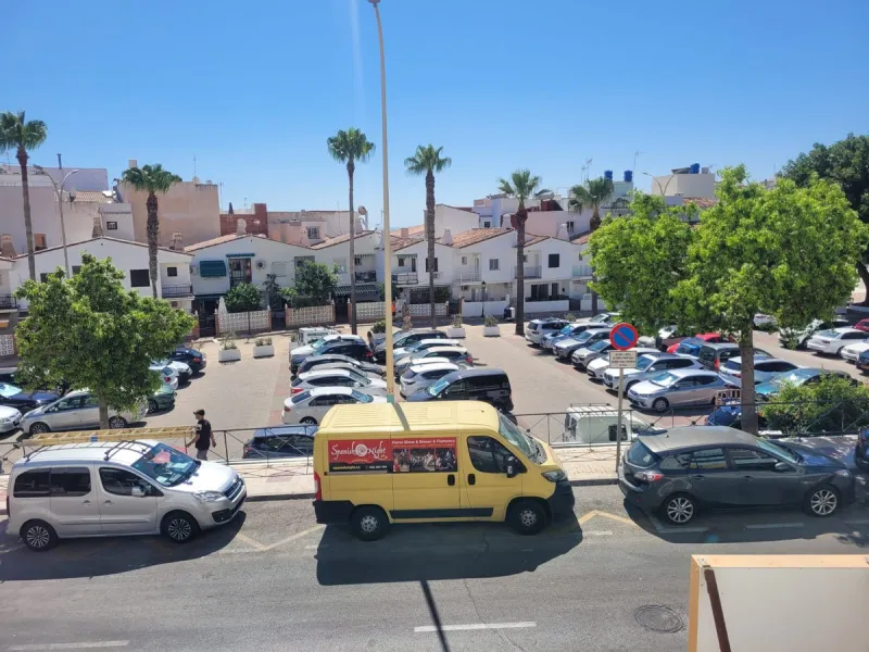 Apartment - Ground Floor Apartment в продаже в Torremolinos, Málaga. В доме 3 спален и 2 ванных комнат. Площадь дома 80 м²