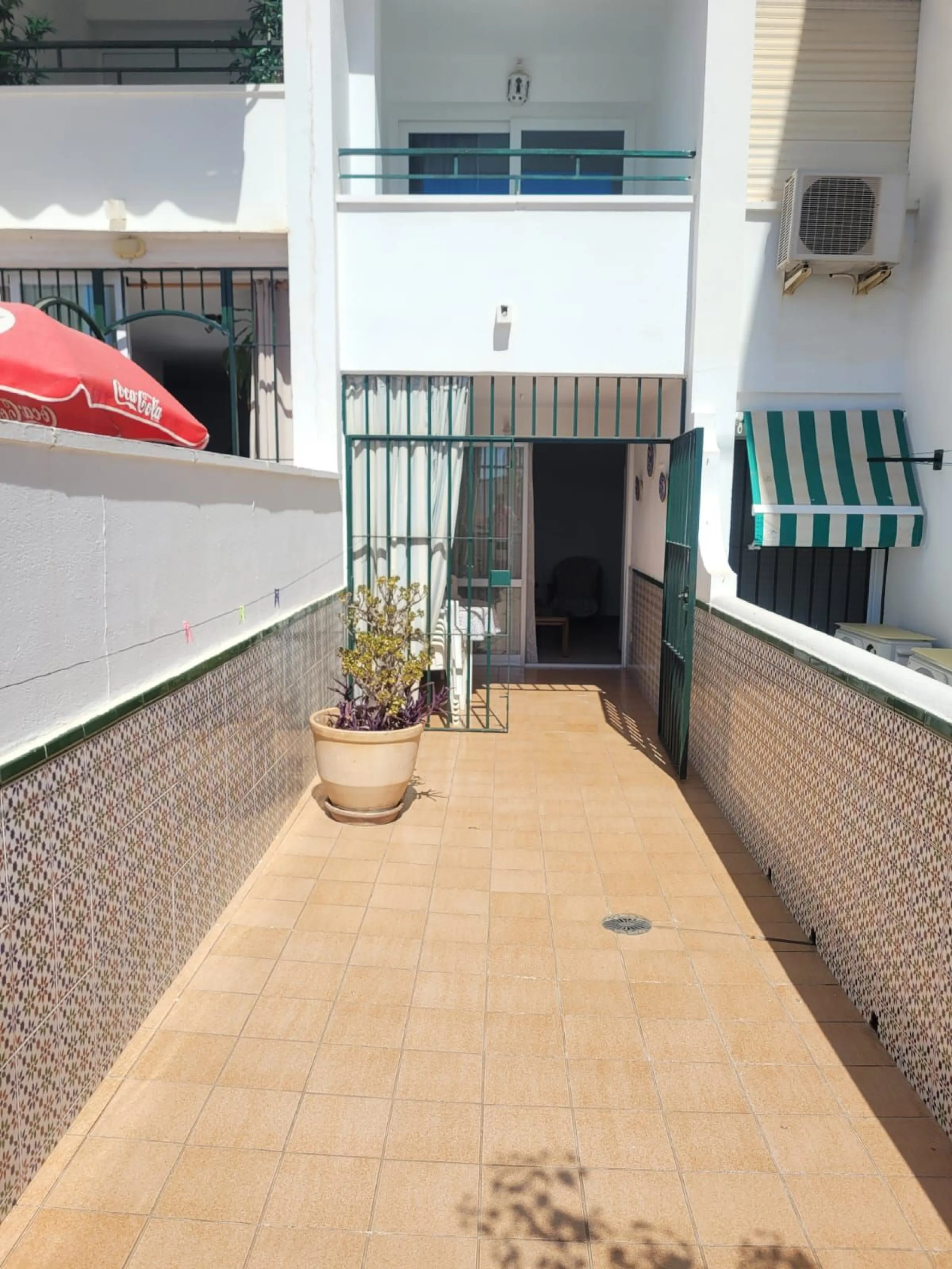 Apartment - Ground Floor Apartment в продаже в Torremolinos, Málaga. В доме 3 спален и 2 ванных комнат. Площадь дома 80 м²