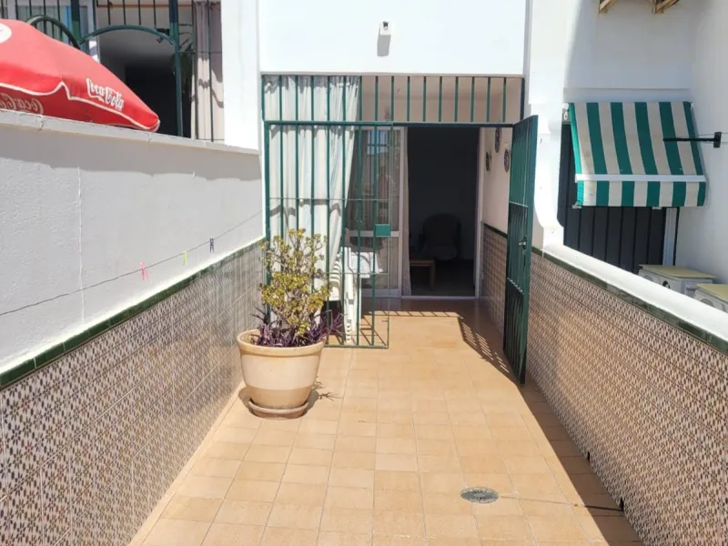 Apartment - Ground Floor Apartment в продаже в Torremolinos, Málaga. В доме 3 спален и 2 ванных комнат. Площадь дома 80 м²