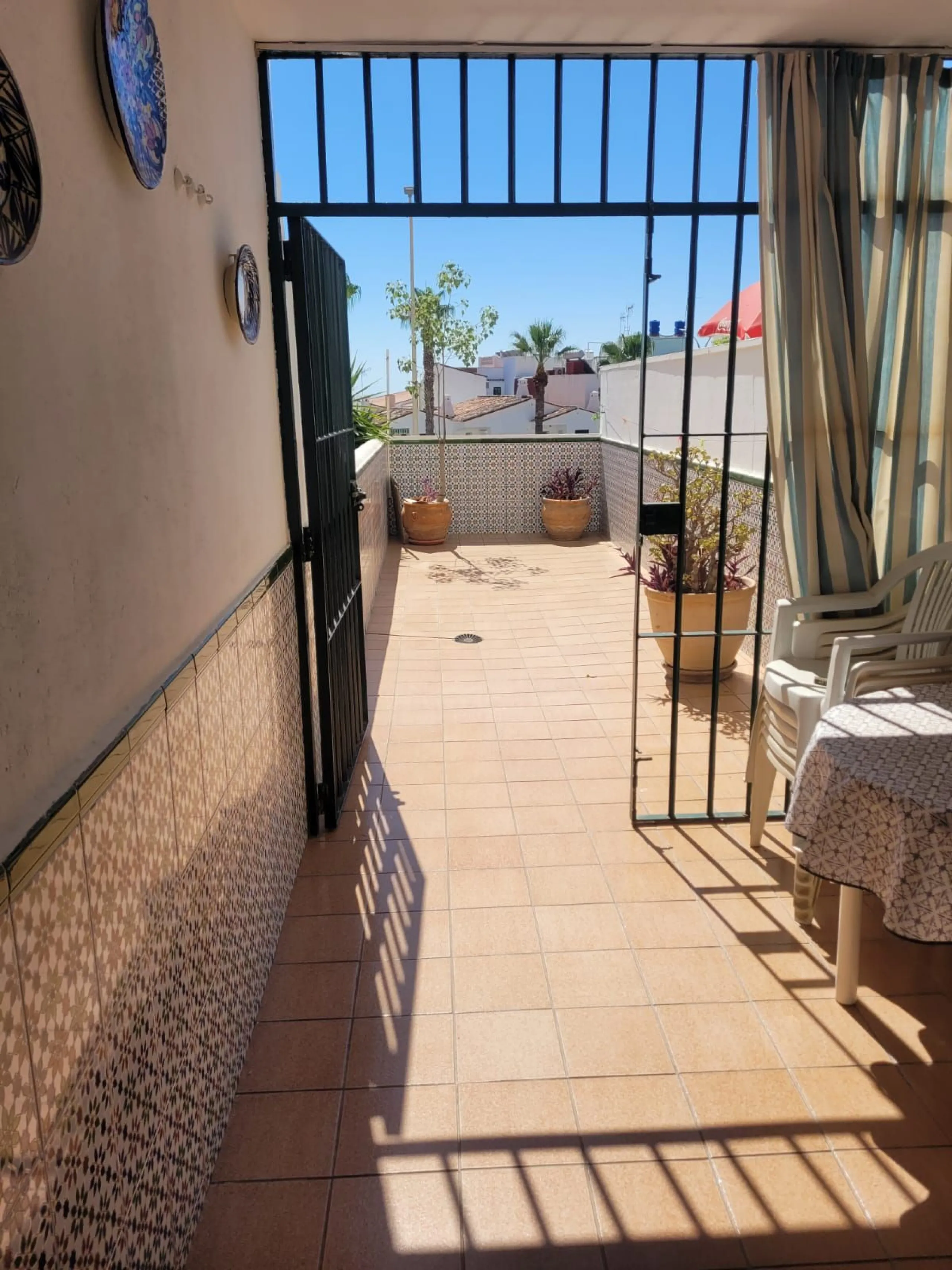 Apartment - Ground Floor Apartment в продаже в Torremolinos, Málaga. В доме 3 спален и 2 ванных комнат. Площадь дома 80 м²
