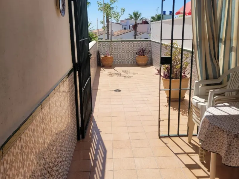 Apartment - Ground Floor Apartment в продаже в Torremolinos, Málaga. В доме 3 спален и 2 ванных комнат. Площадь дома 80 м²