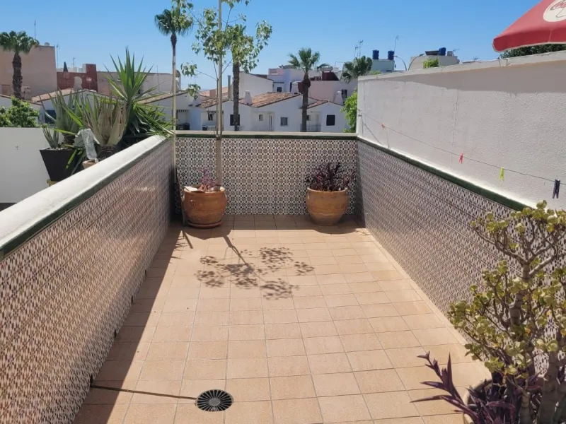 Apartment - Ground Floor Apartment в продаже в Torremolinos, Málaga. В доме 3 спален и 2 ванных комнат. Площадь дома 80 м²