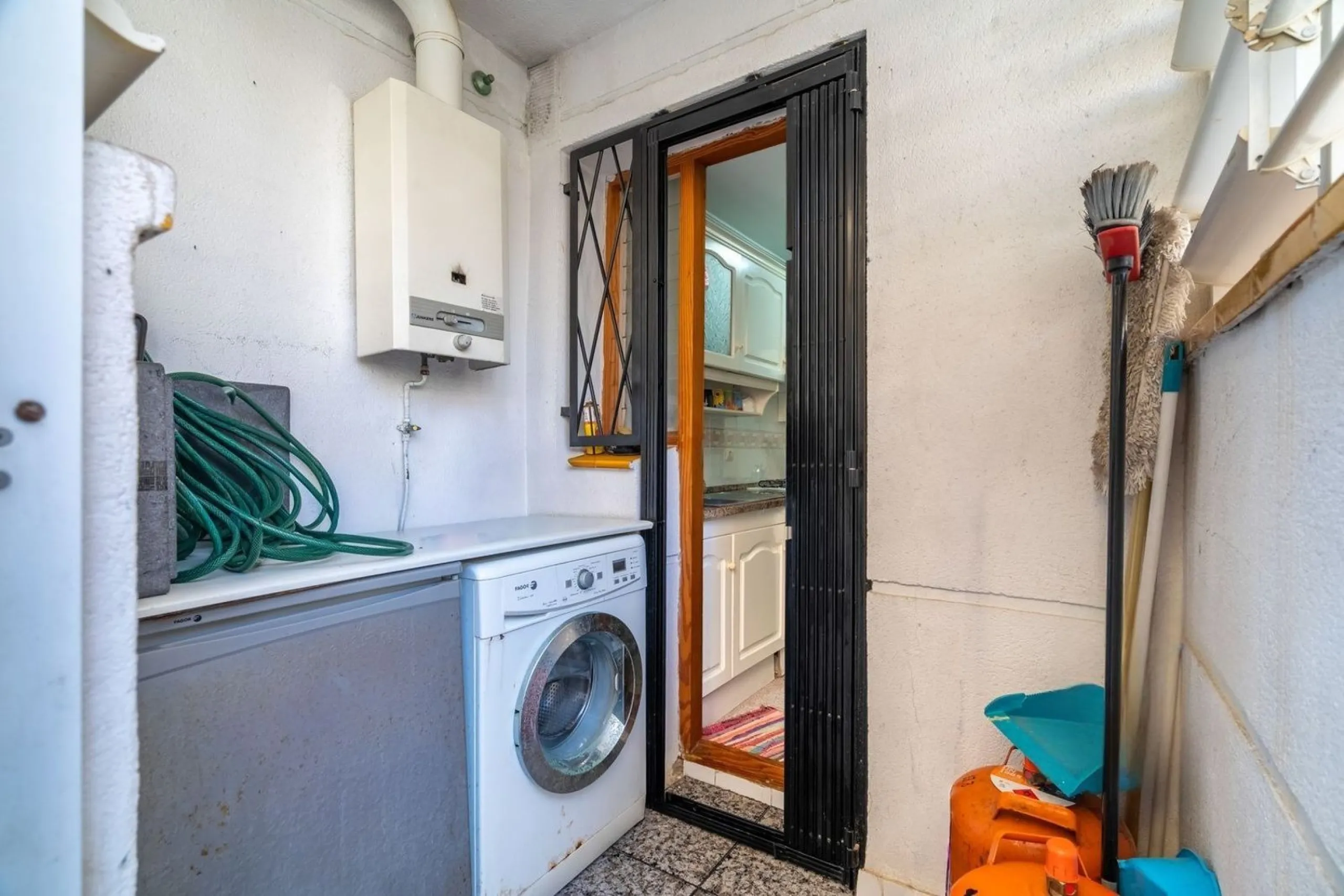 Ground-floor beachfront apartment with pool and parking in Calafell