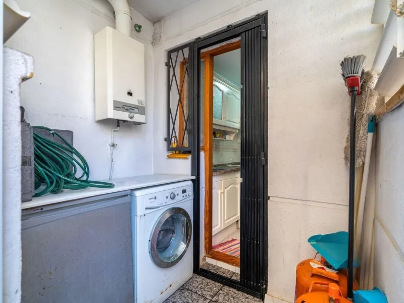 Ground-floor beachfront apartment with pool and parking in Calafell