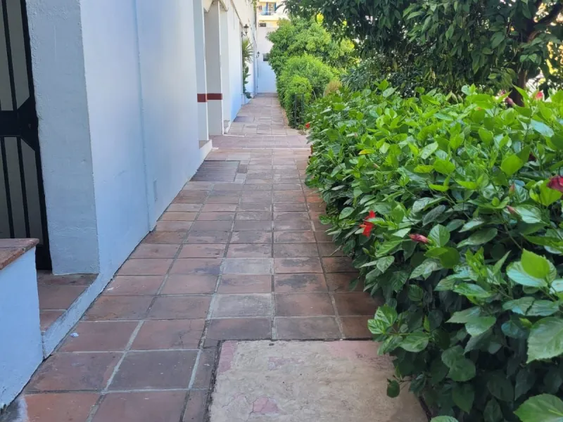 Apartment - Ground Floor Apartment в продаже в Torremolinos, Málaga. В доме 3 спален и 2 ванных комнат. Площадь дома 80 м²